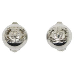 Pendiente Redondo Chanel Tono Plata Logo Doble C