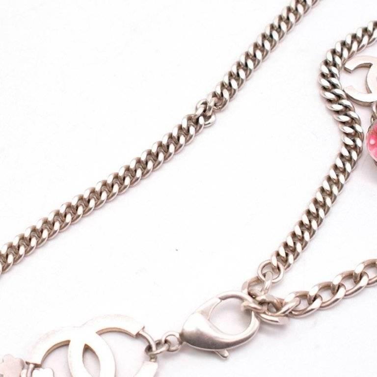 Chanel Silver-tone Floral Charm Necklace.

Chanel Silver-tone Floral Charm Necklace.

Chanel silver-tone charm necklace featuring faux pearl drops, CC logo charm, embellished chain, floral bead charms and adjustable chain length.