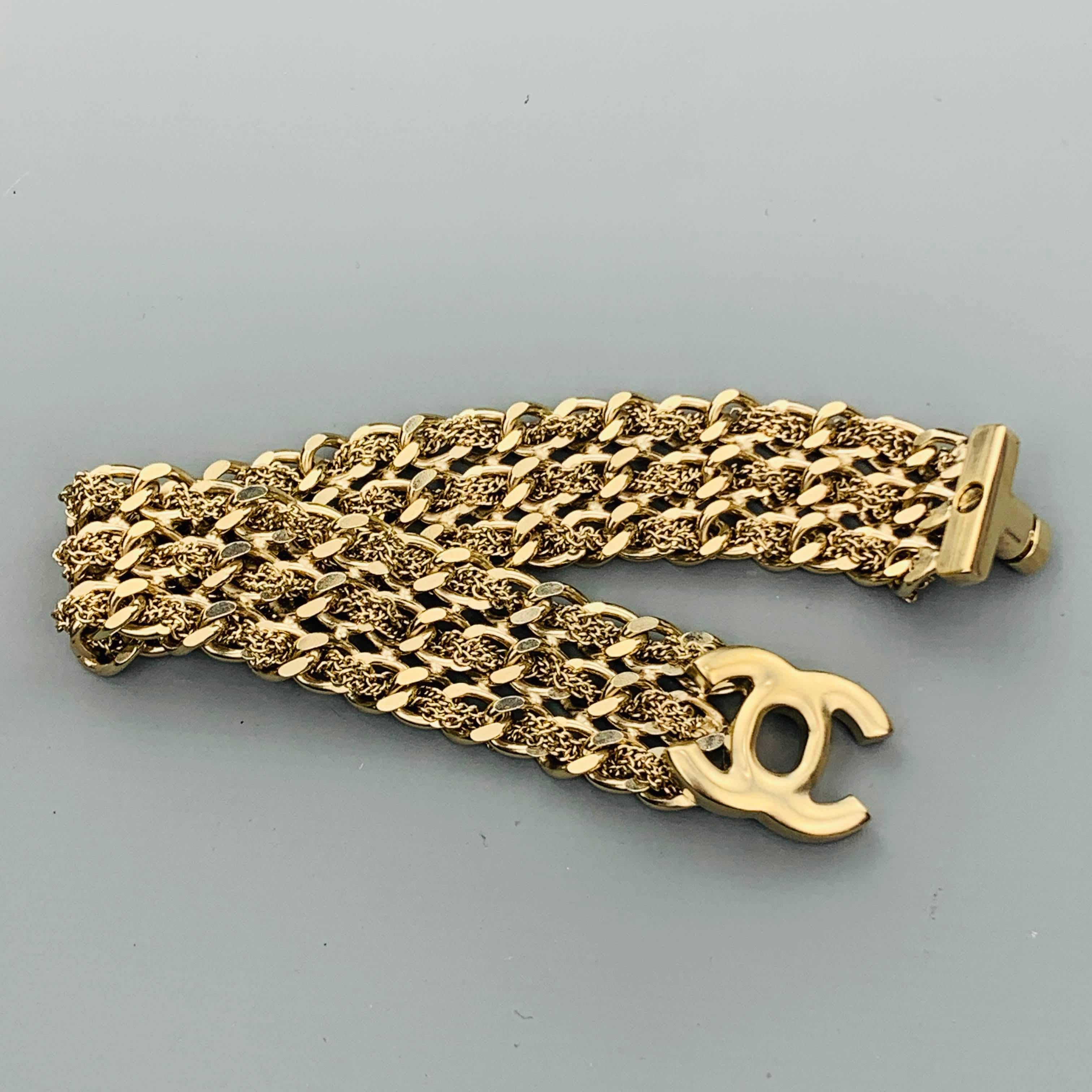 CHANEL bracelet comes in silver tone metal and features a chain link strap with micro chain woven through and CC logo turn lock closure. Made in Italy.
 
Excellent Pre-Owned Condition.
Marked: 2012 P
 
Length: 7 in.
Width: 0.65 in.