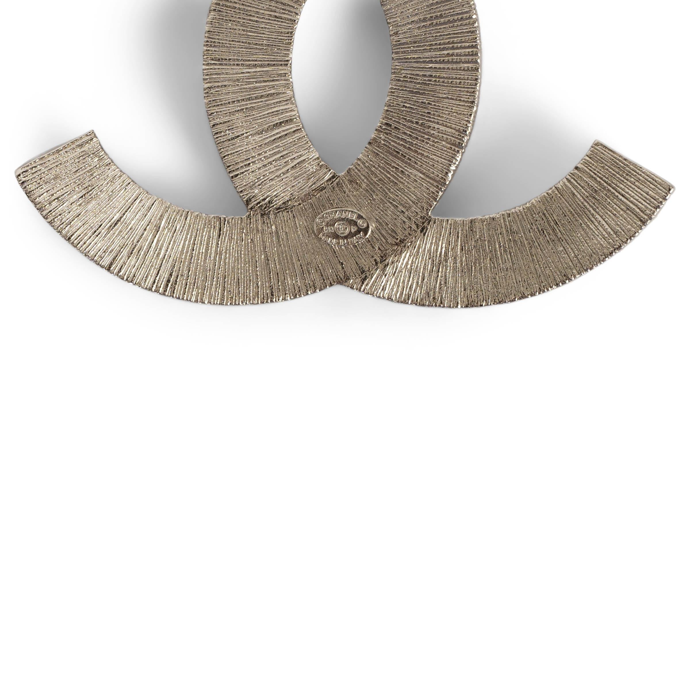 CHANEL silver-tone REV CC CRYSTAL XL Brooch 1