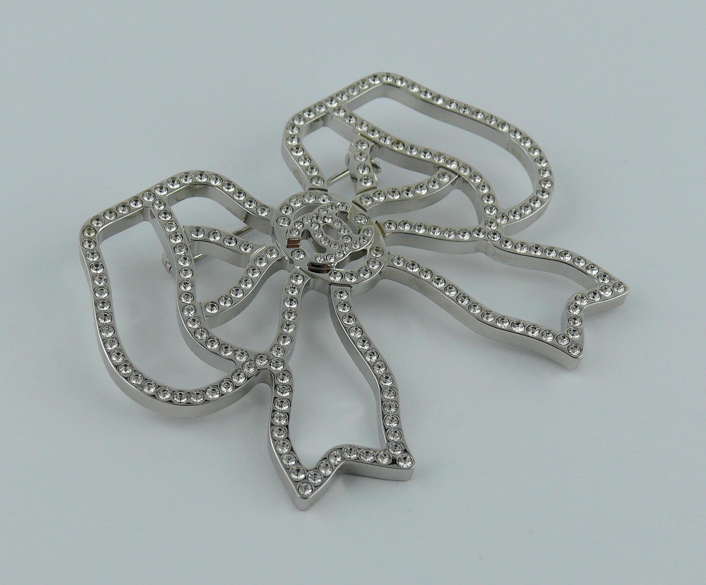 Chanel Silver Toned Jewelled Bow Brooch In Excellent Condition In Nice, FR