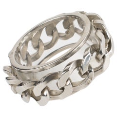 Bracciale Bangle di Chanel in metallo argentato e acrilico con design a catena pesante