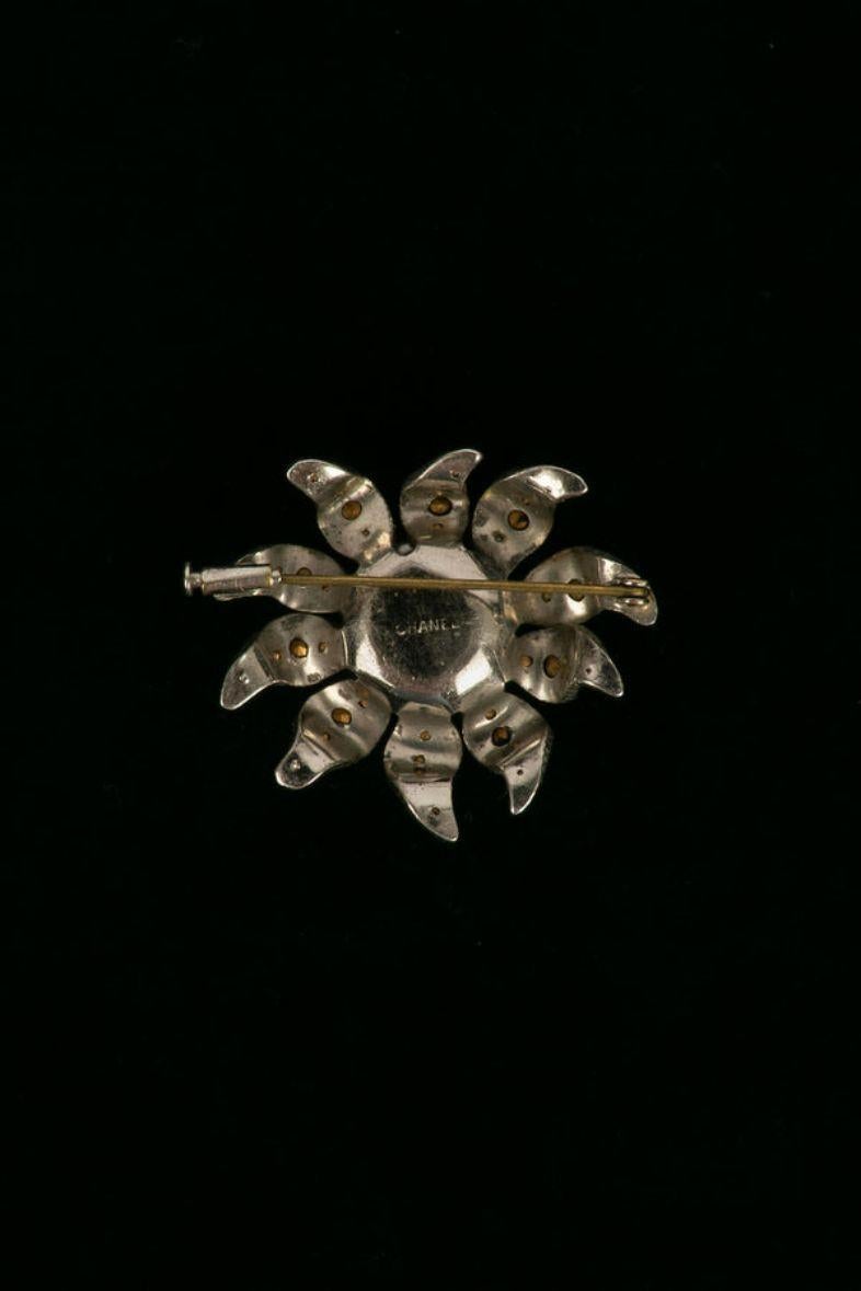Women's or Men's Chanel Silvered Metal Flower Brooch Paved with Rhinestones For Sale