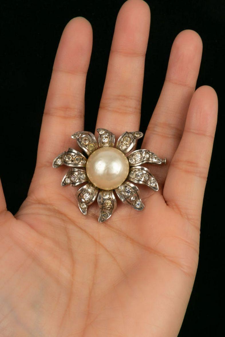 Chanel Silvered Metal Flower Brooch Paved with Rhinestones For Sale 3