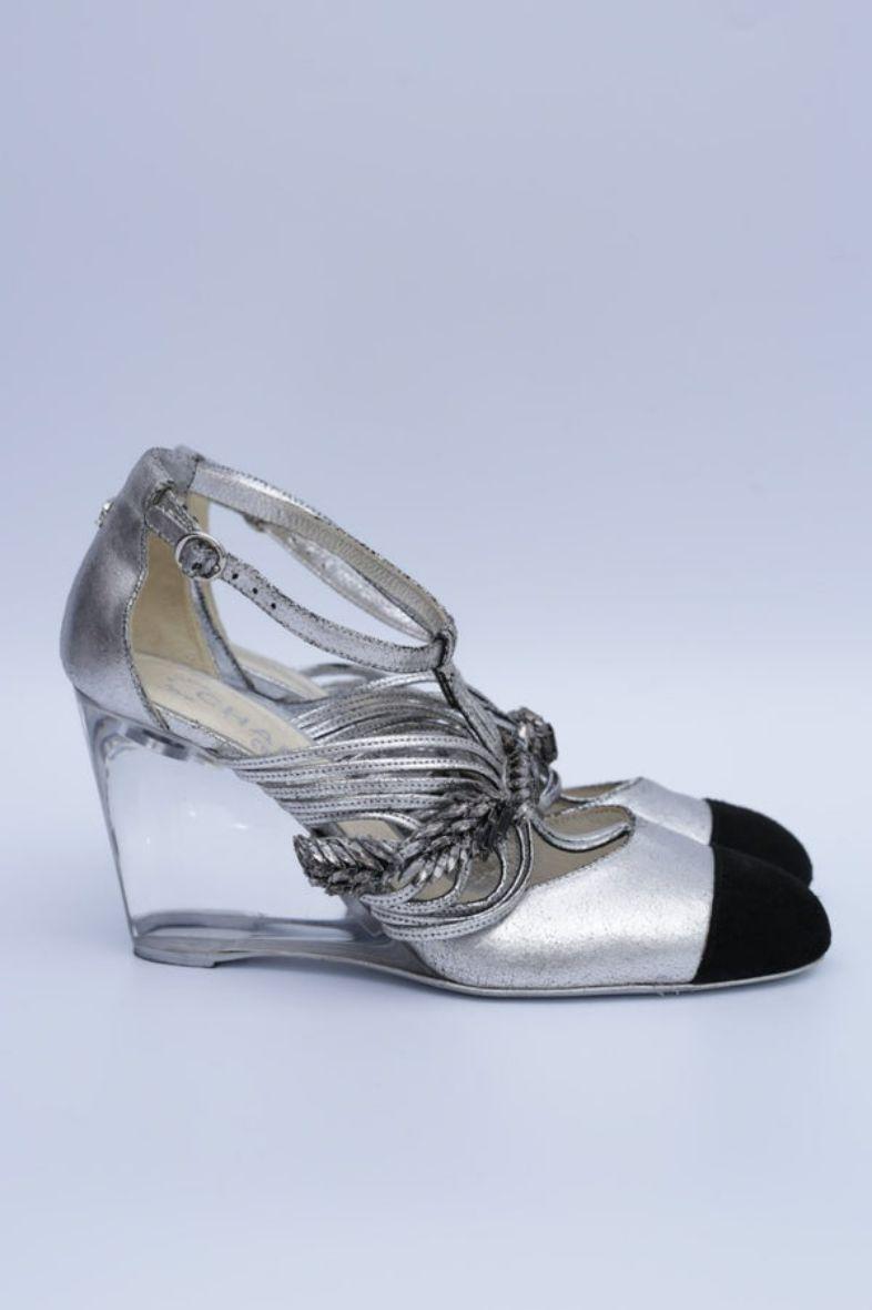 Chanel Silvery Leather Shoes, Size 38 In Good Condition For Sale In SAINT-OUEN-SUR-SEINE, FR