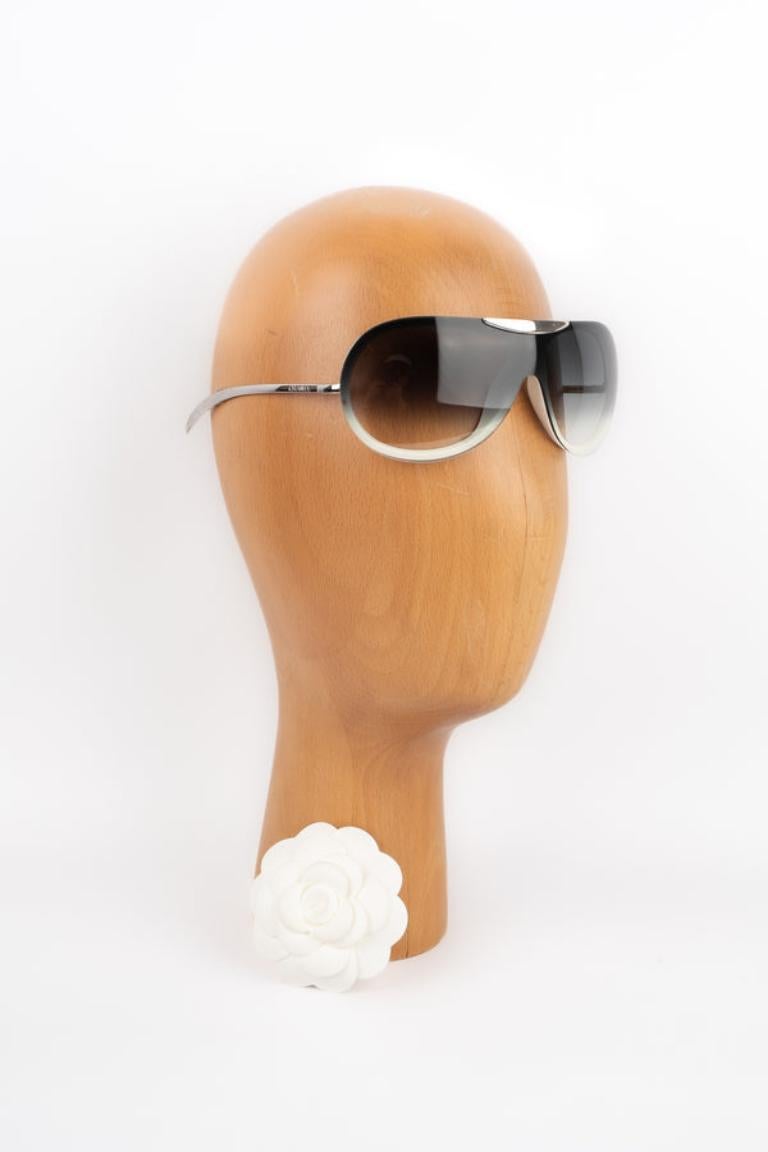 Lunettes de soleil aviateur en métal argenté de Chanel en vente 4