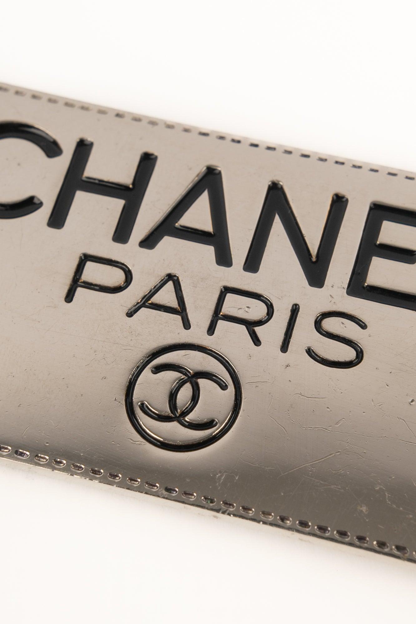 Chanel Silvery Metal Brooch In Excellent Condition For Sale In SAINT-OUEN-SUR-SEINE, FR