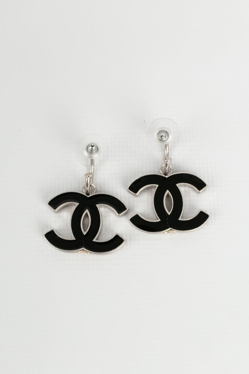 Women's Chanel Silvery Metal CC Earrings, 2004 For Sale