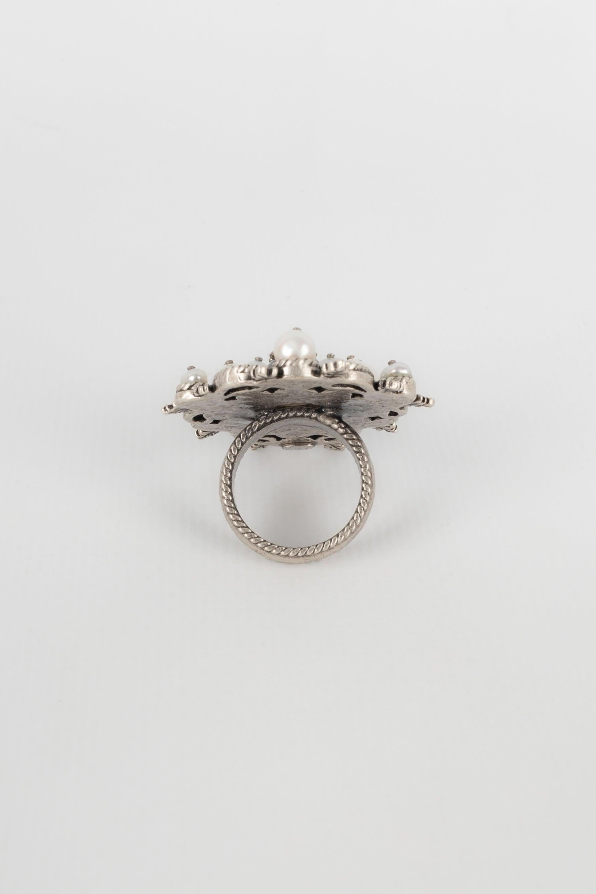 Chanel Silvery Metal CC Ring with Costume Pearls, 2015 For Sale 1