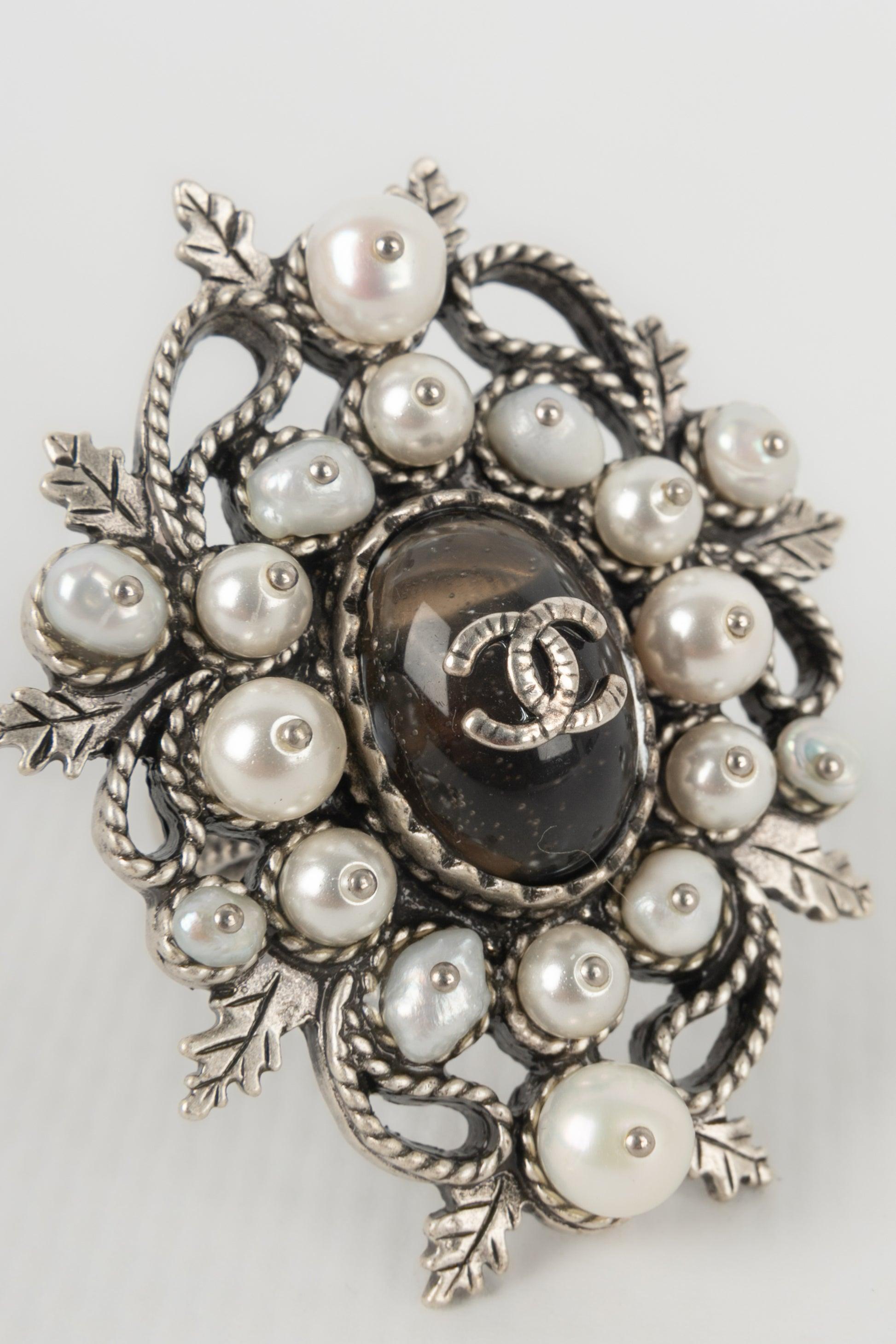 Chanel Silvery Metal CC Ring with Costume Pearls, 2015 For Sale 3
