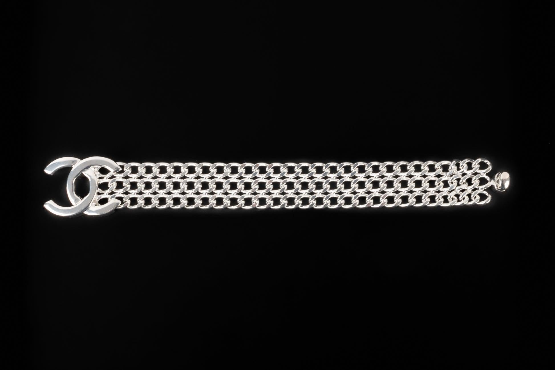 Chanel Silvery Metal Chain Turnlock Bracelet, 1997 In Excellent Condition In SAINT-OUEN-SUR-SEINE, FR