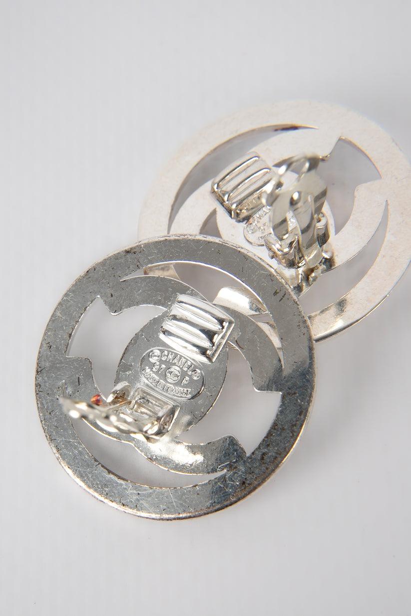 Chanel Silberne kreisförmige Turnlock-Ohrringe aus Metall, Silber, 1997 Damen im Angebot