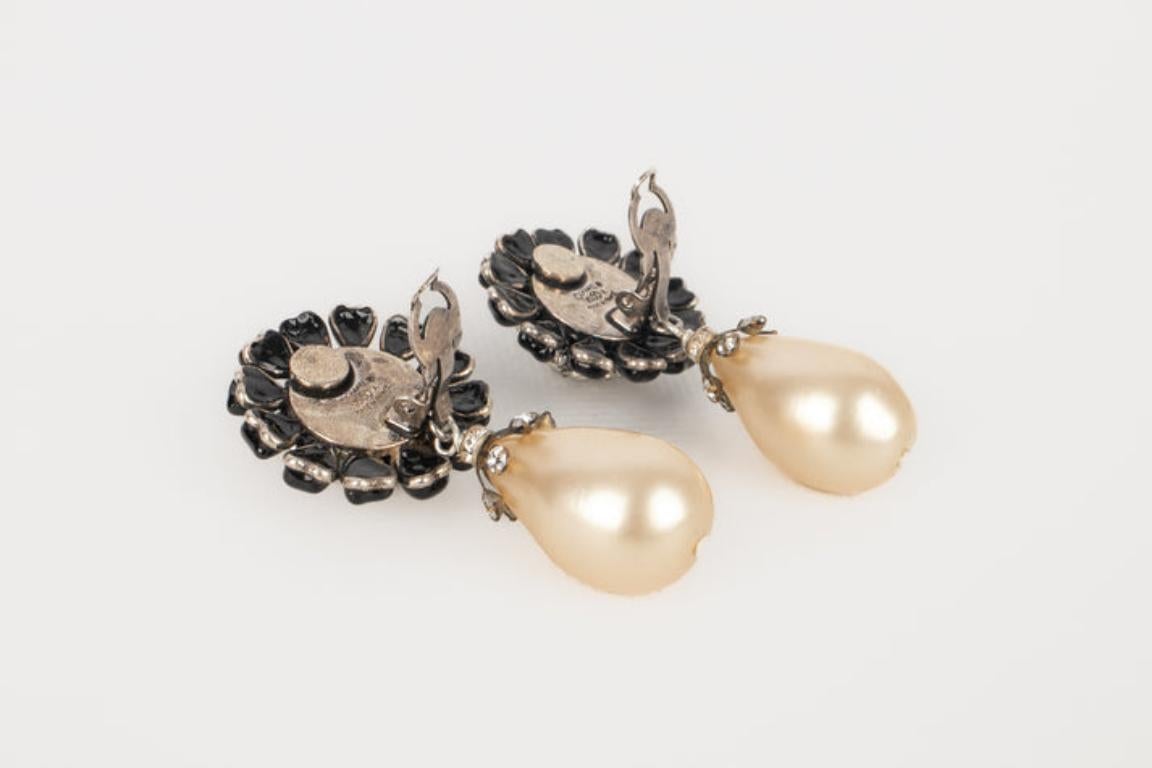 Chanel Silvery Metal Clip-0n Earrings, 1995 1