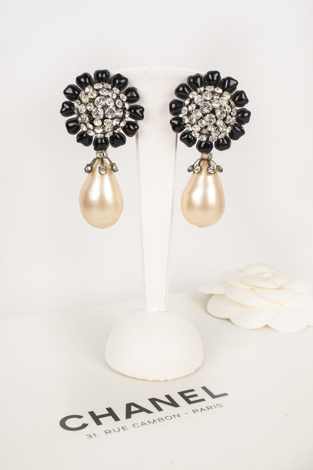 Chanel Silvery Metal Clip-0n Earrings, 1995 3