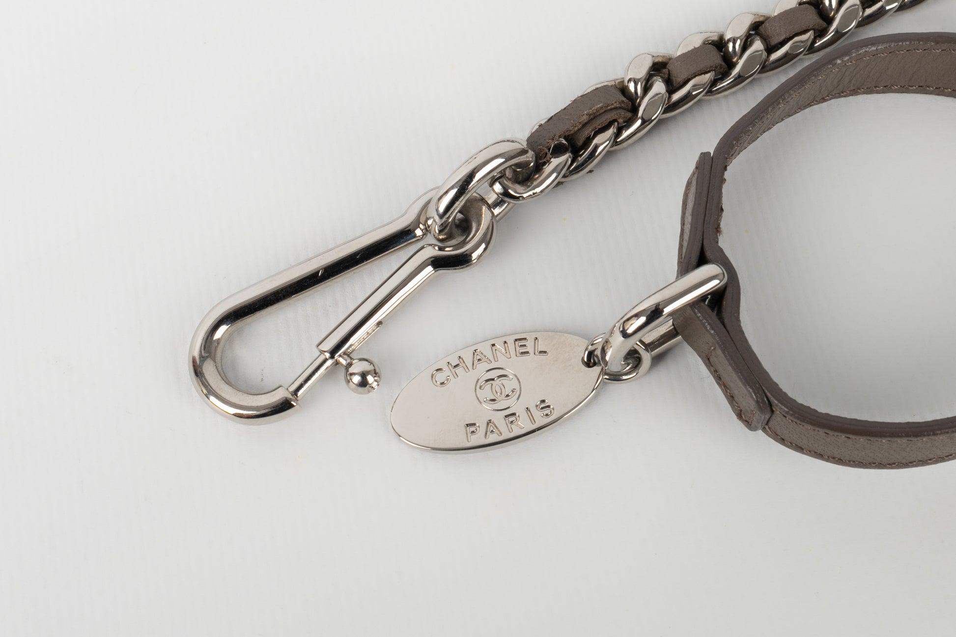 Chanel Silbrige Metall-Hundeleine für Damen oder Herren im Angebot