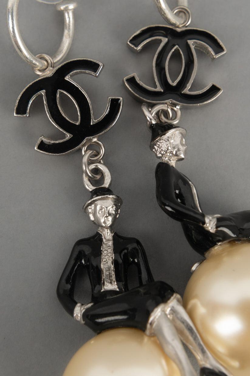 Boucles d'oreilles Chanel en métal argenté 