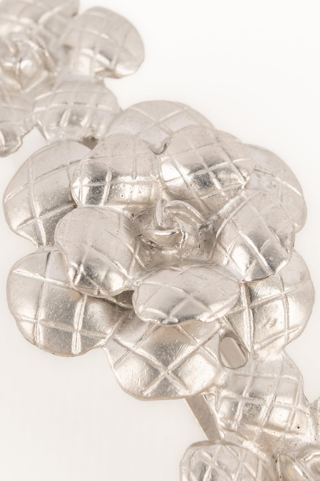 Beige Clip à cheveux en métal argenté Chanel, 1998 en vente