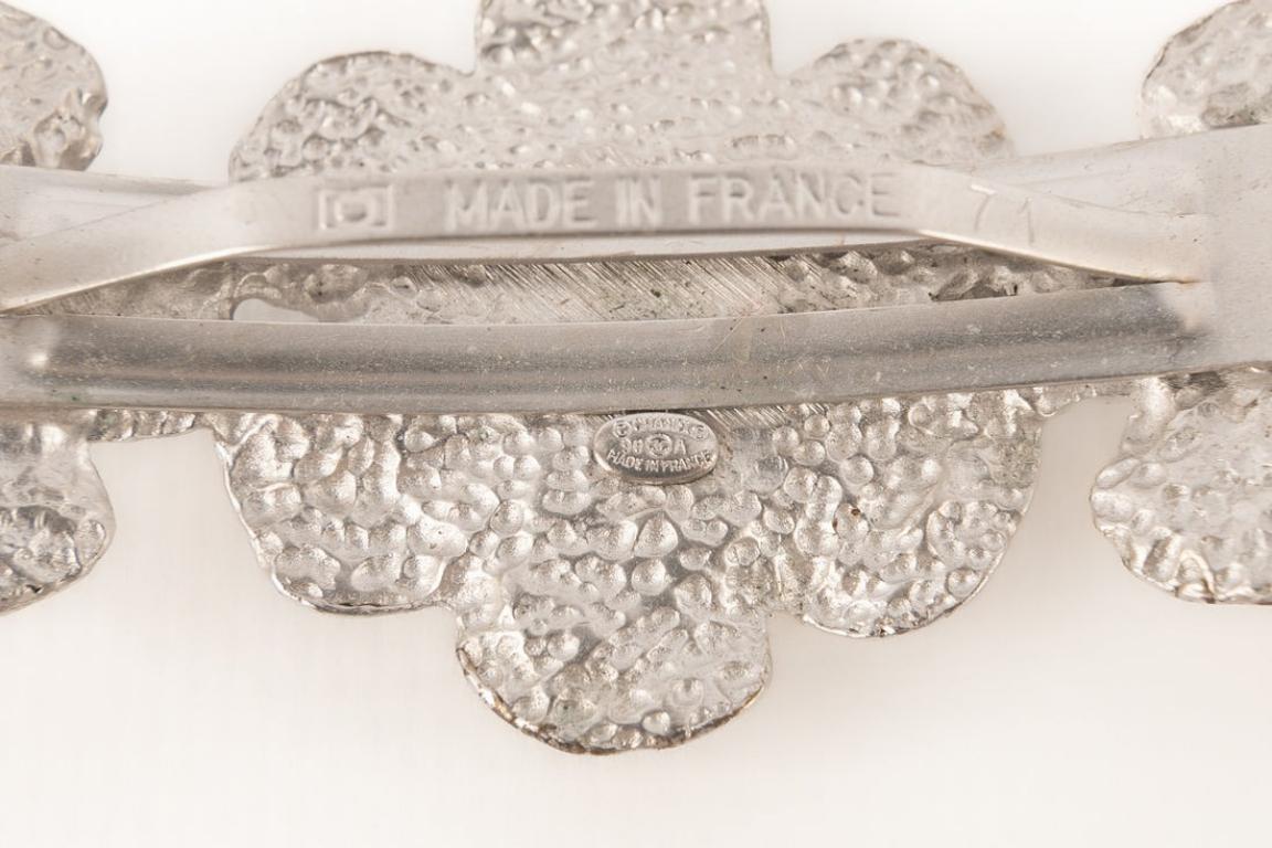 Clip à cheveux en métal argenté Chanel, 1998 en vente 1