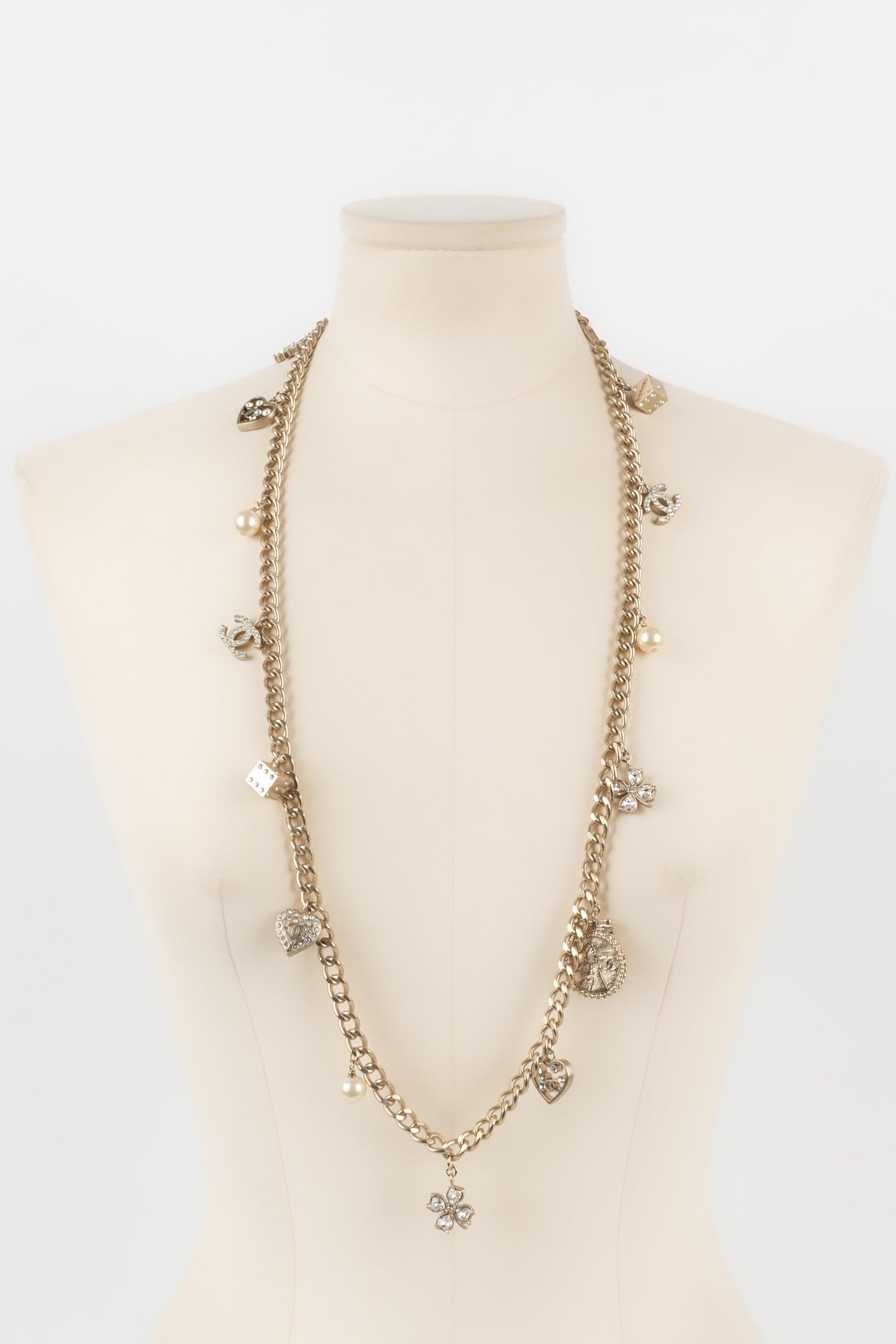 Chanel Silvery Metal Necklace Ornamented with Charms and Rhinestones, Fall 2005 In Excellent Condition For Sale In SAINT-OUEN-SUR-SEINE, FR