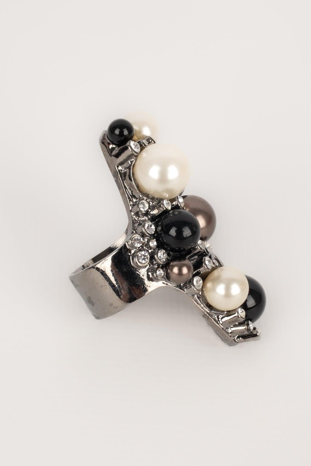 Donna Anello Chanel in metallo argentato, 2004 in vendita