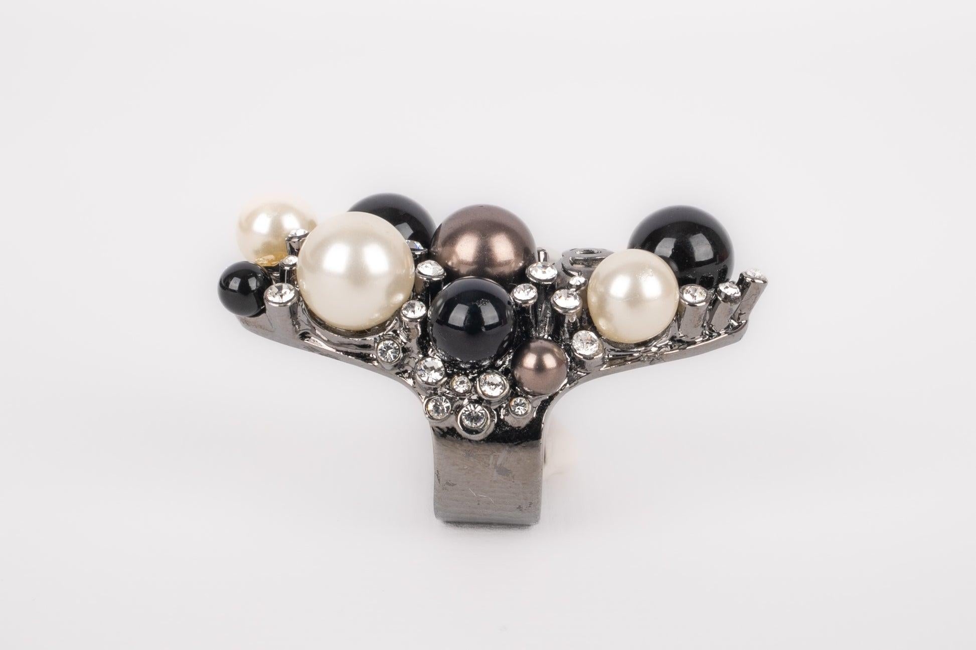Anello Chanel in metallo argentato, 2004 in vendita 2
