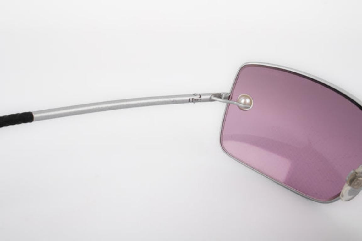 Chanel Silberne Metall-Sonnenbrille mit getönten Gläsern im Angebot 2