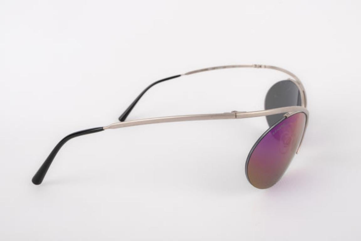 Chanel Silvery Metal Sunglasses with Tinted Glasses In Excellent Condition For Sale In SAINT-OUEN-SUR-SEINE, FR