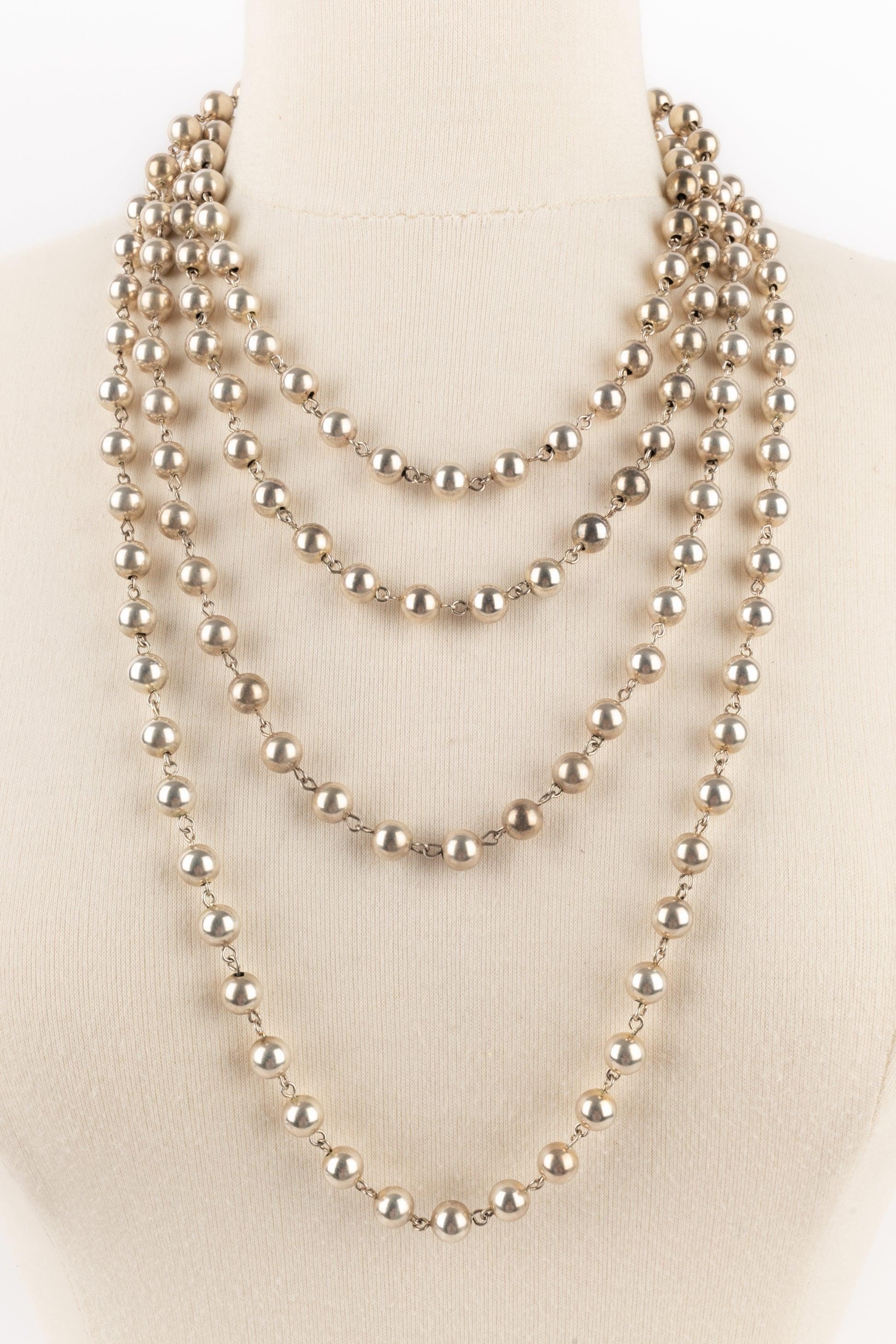 Donna Collana lunga di perle metalliche argentate Chanel in vendita