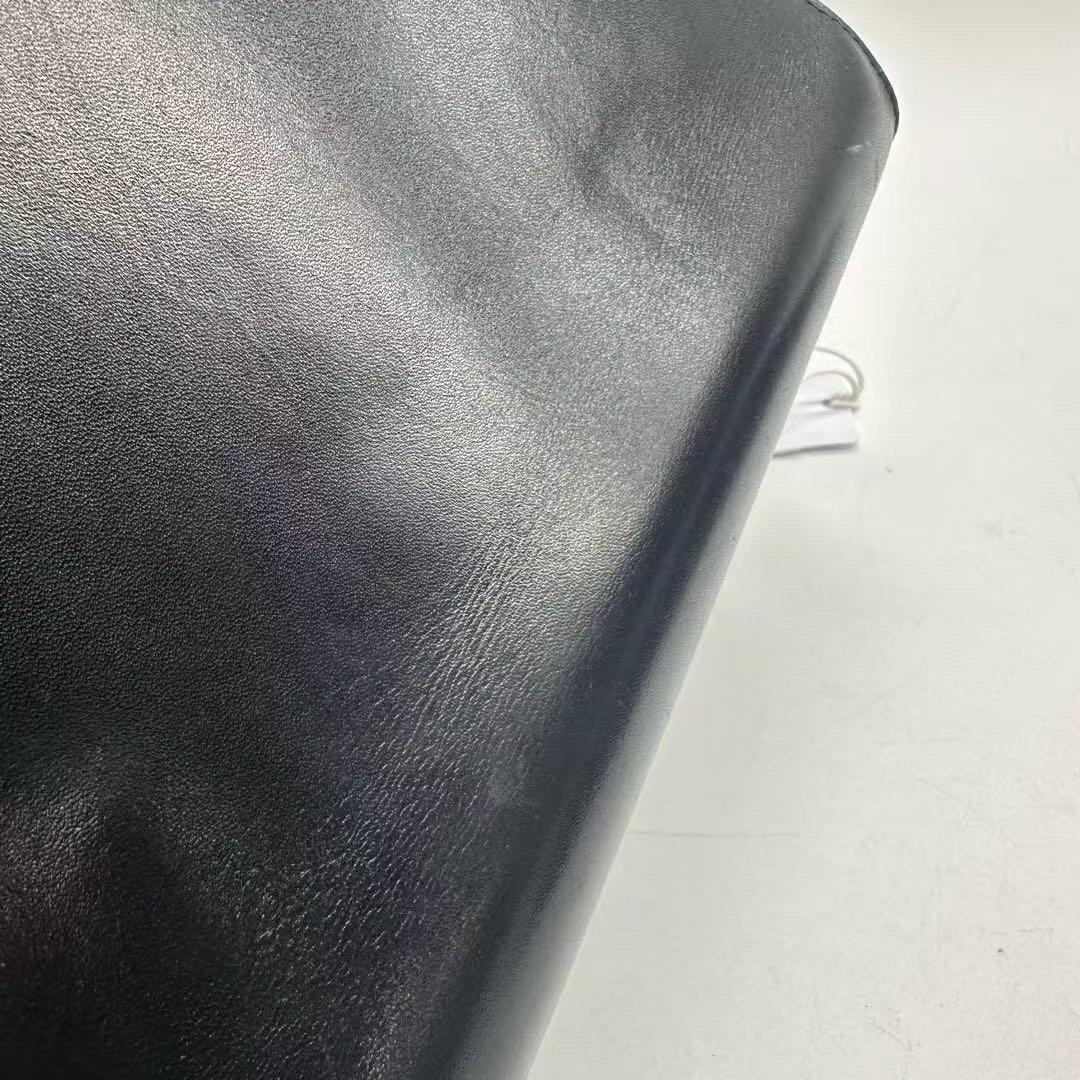 Chanel Bolso con Solapa Vintage Mediano Caja Negra Piel de Becerro Herrajes Dorados en venta 12