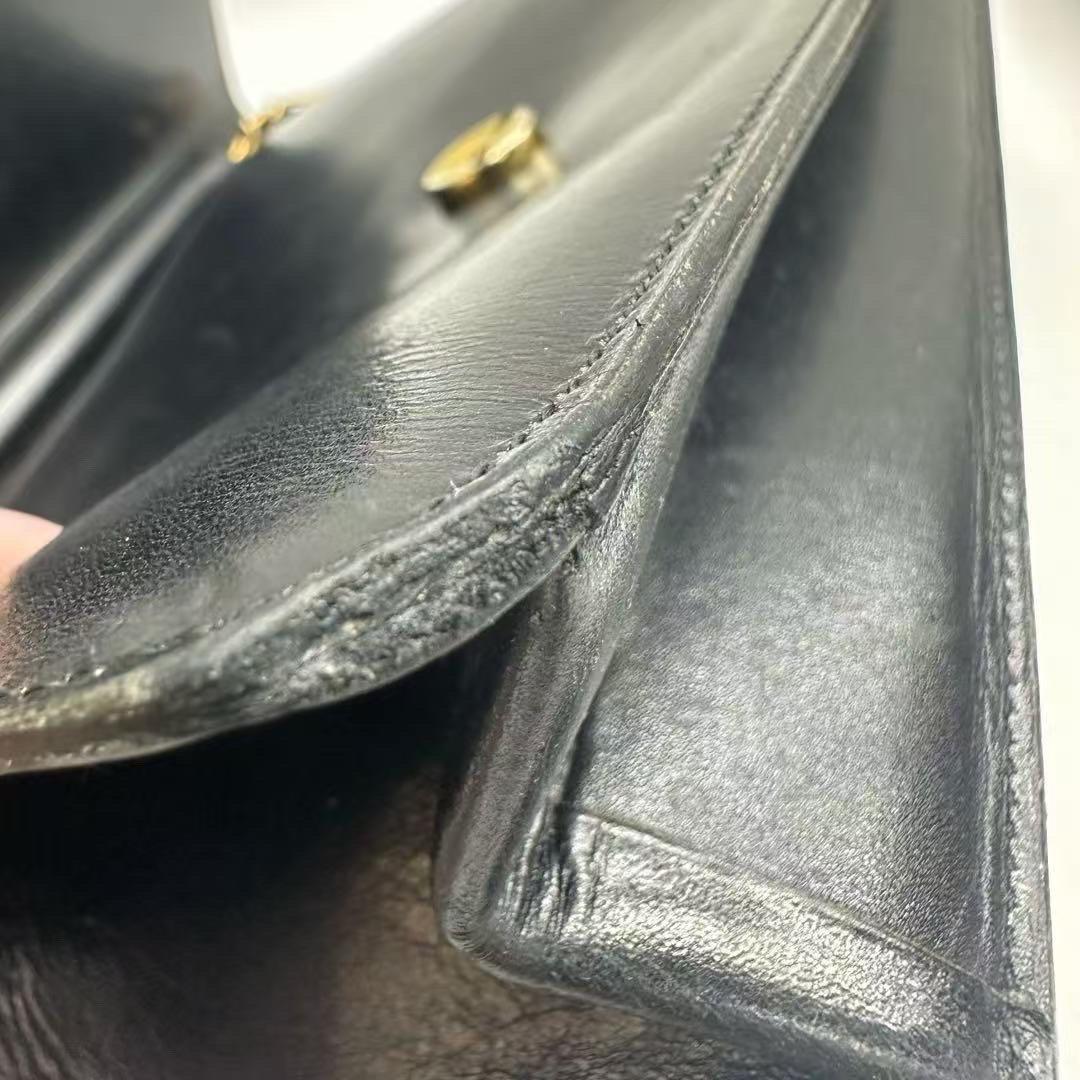 Chanel Bolso con Solapa Vintage Mediano Caja Negra Piel de Becerro Herrajes Dorados en venta 15