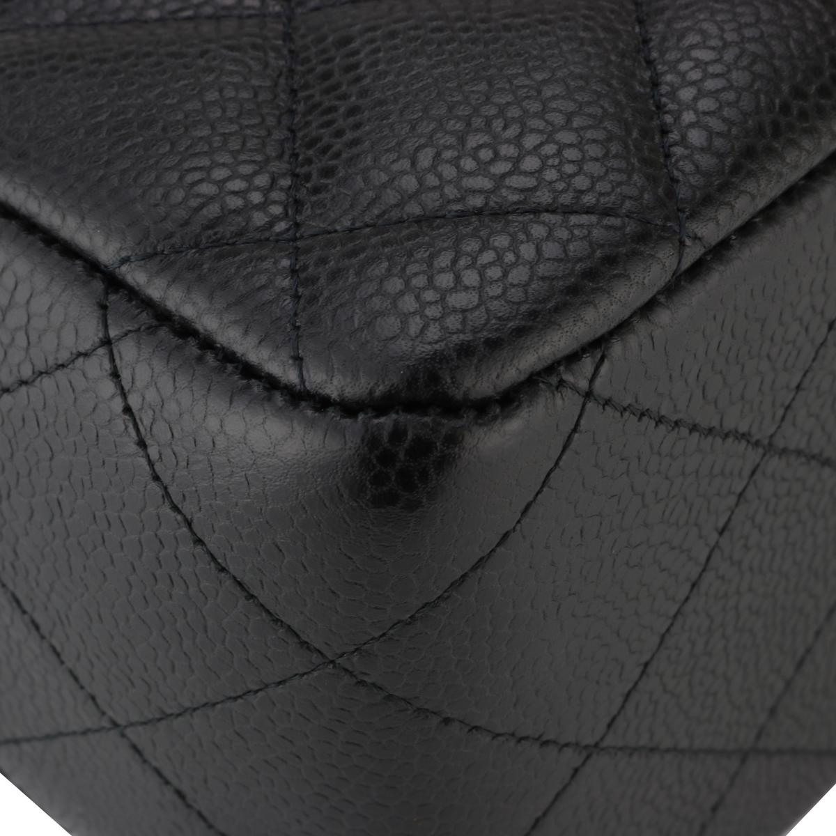 CHANEL Bolso Jumbo Solapa Única Caviar Negro con Herrajes Dorados 2010 6