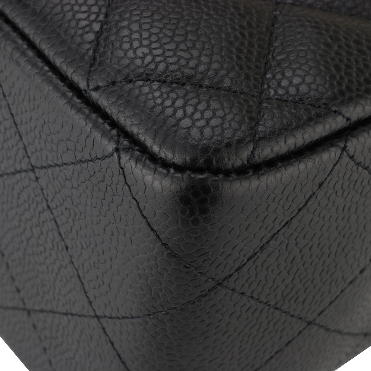 CHANEL Bolso Jumbo Solapa Única Caviar Negro con Herrajes Dorados 2010 7