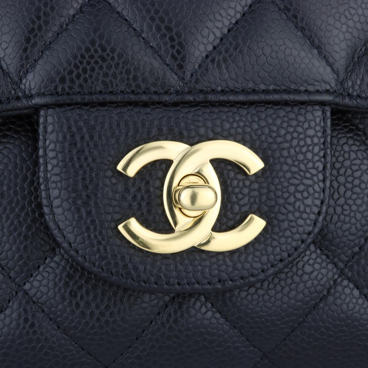 Femenino o masculino CHANEL Bolso Jumbo Solapa Única Caviar Negro con Herrajes Dorados 2010