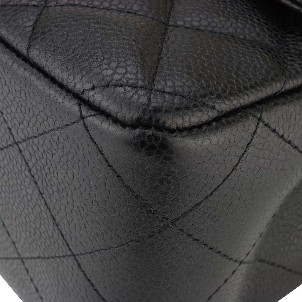 CHANEL Bolso Jumbo Solapa Única Caviar Negro con Herrajes Dorados 2010 5