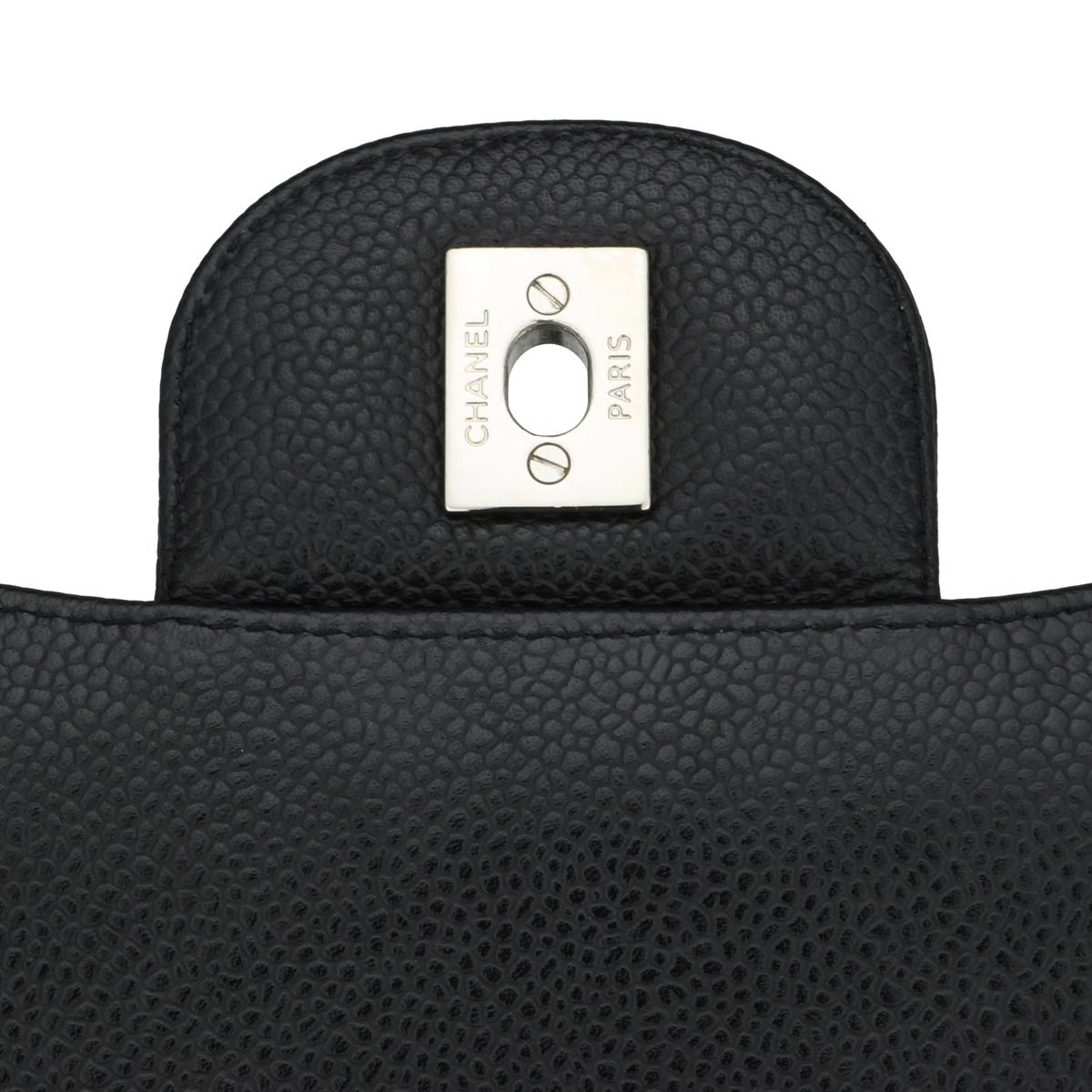 CHANEL Jumbo-Tasche mit einer Klappe in schwarzem Kaviar mit silberfarbenen Silberbeschlägen 2010 im Angebot 10