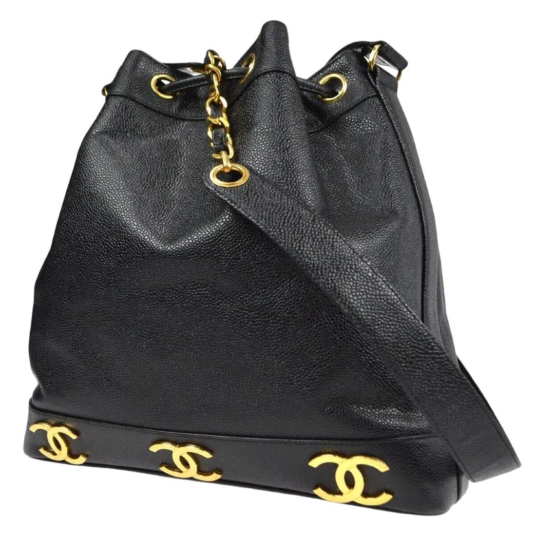 Chanel Six CC Caviar Leather DrawString Pendant Shoulder bag In Excellent Condition For Sale In Pasadena, CA