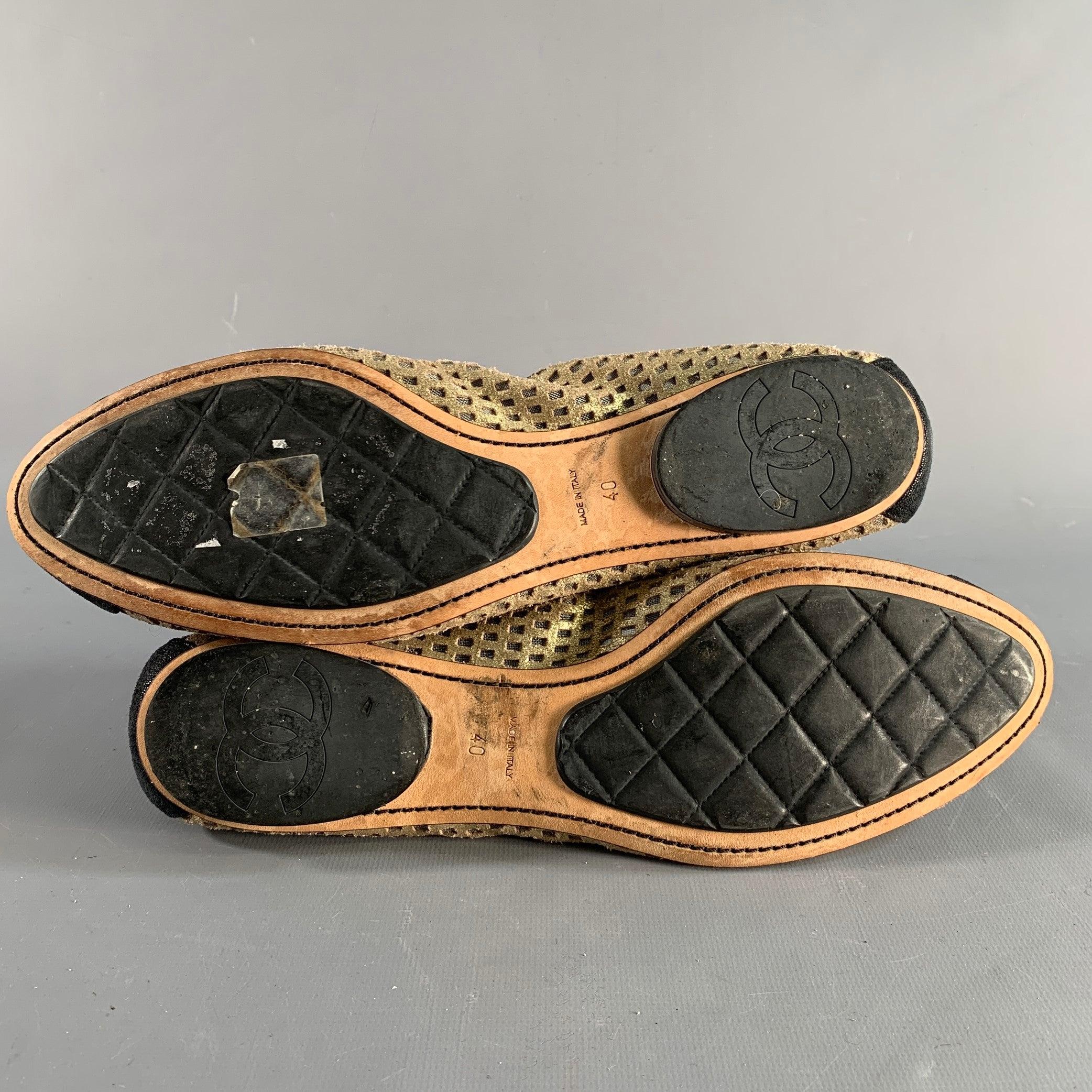 CHANEL Size 10 Gold Black Mesh Textured Ballet Flats For Sale 2