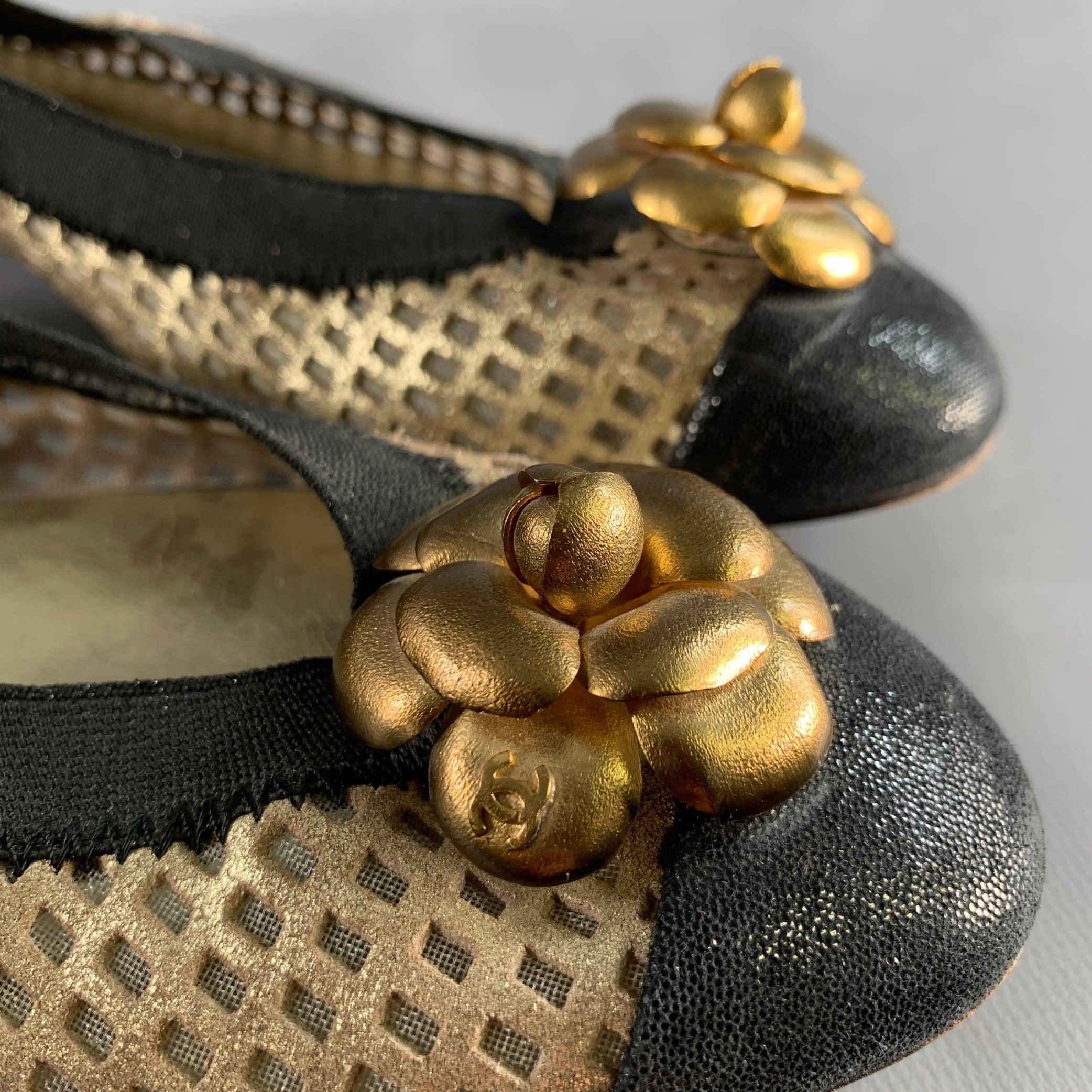 CHANEL Size 10 Gold Black Mesh Textured Ballet Flats For Sale 4