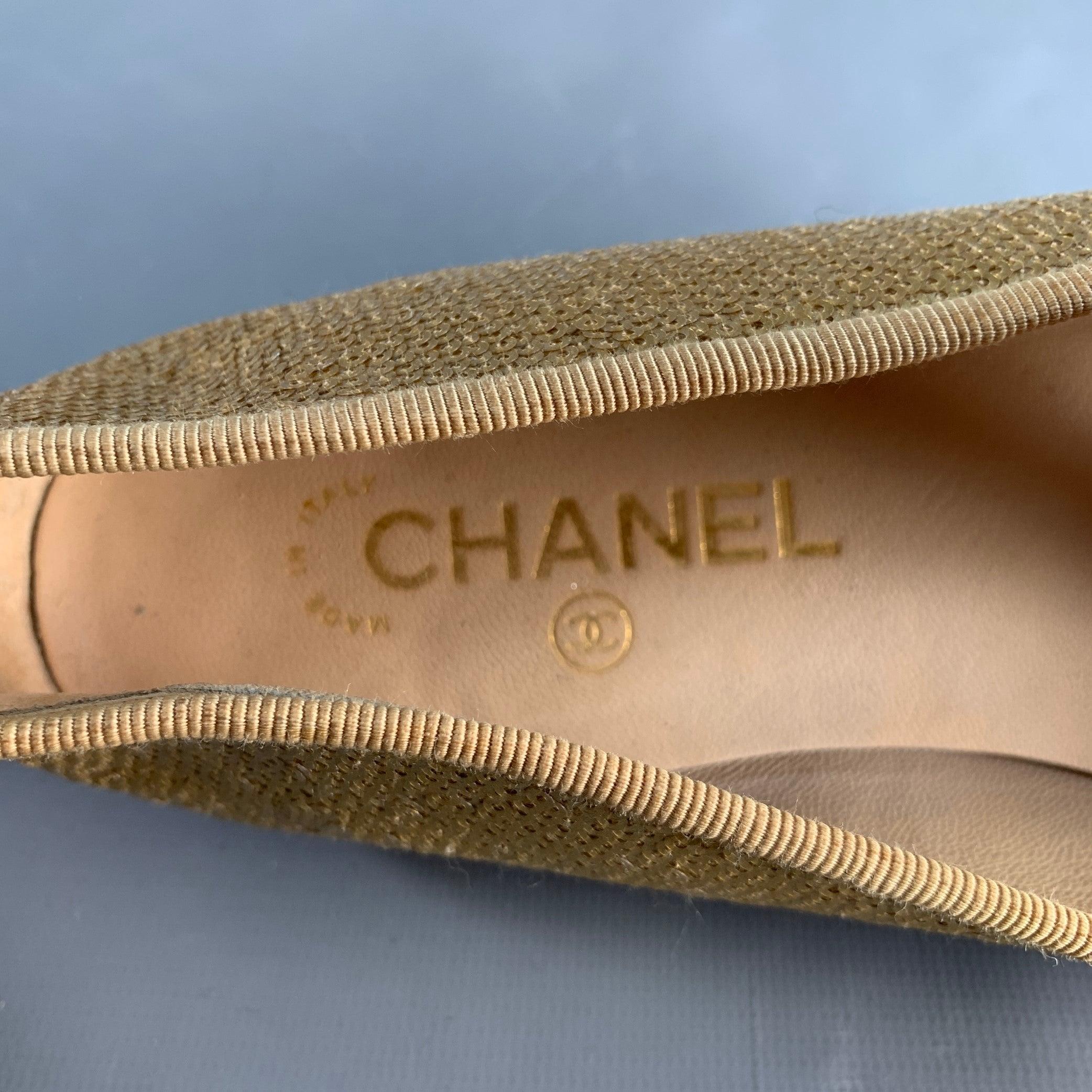 CHANEL Size 10 Gold Sequined Ballet Flats For Sale 3
