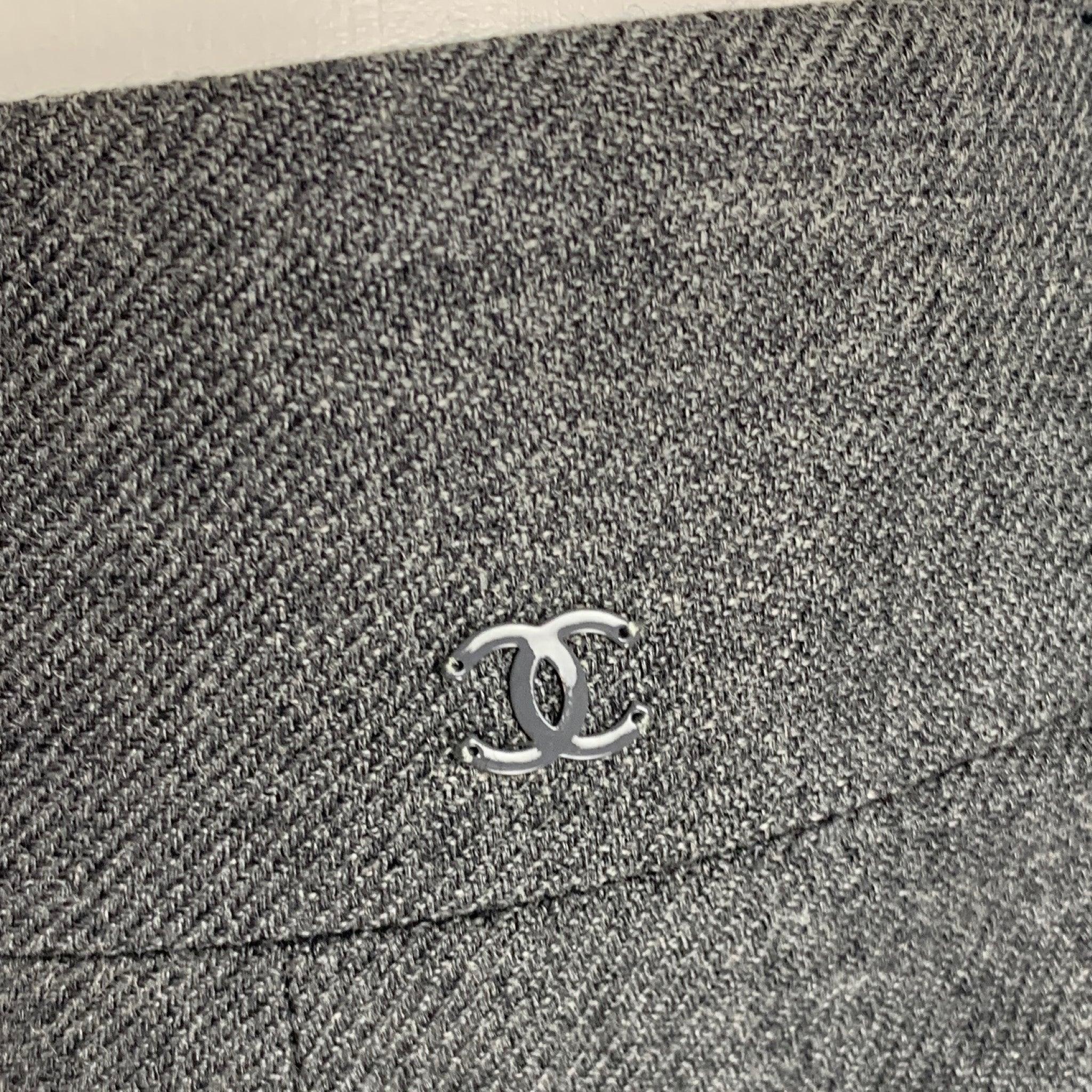 CHANEL skirt
in a grey linen cashmere blend fabric featuring a flared A-line style, signature monogram detail, and a back zipper closure. Made in France. Excellent Pre-Owned Condition. 

Marked:   34 

Measurements: 
  Waist: 26.5 inches Hip: 32