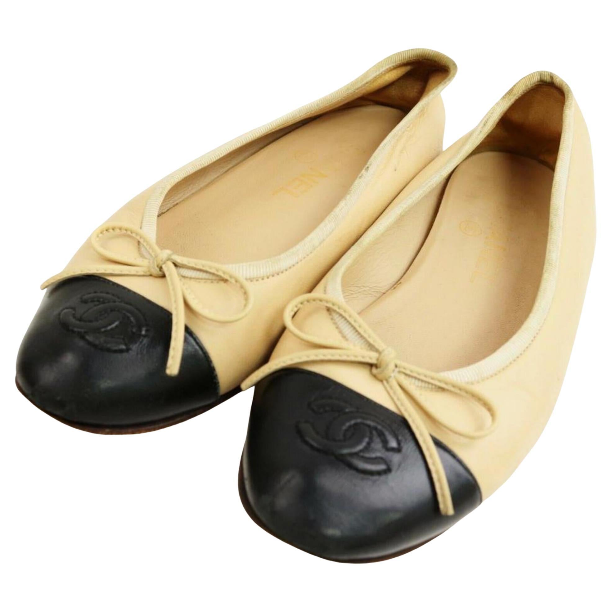 Chanel Size 36 Beige x Black CC Logo Cap Toe Ballerina Flats 855c969 at  1stDibs
