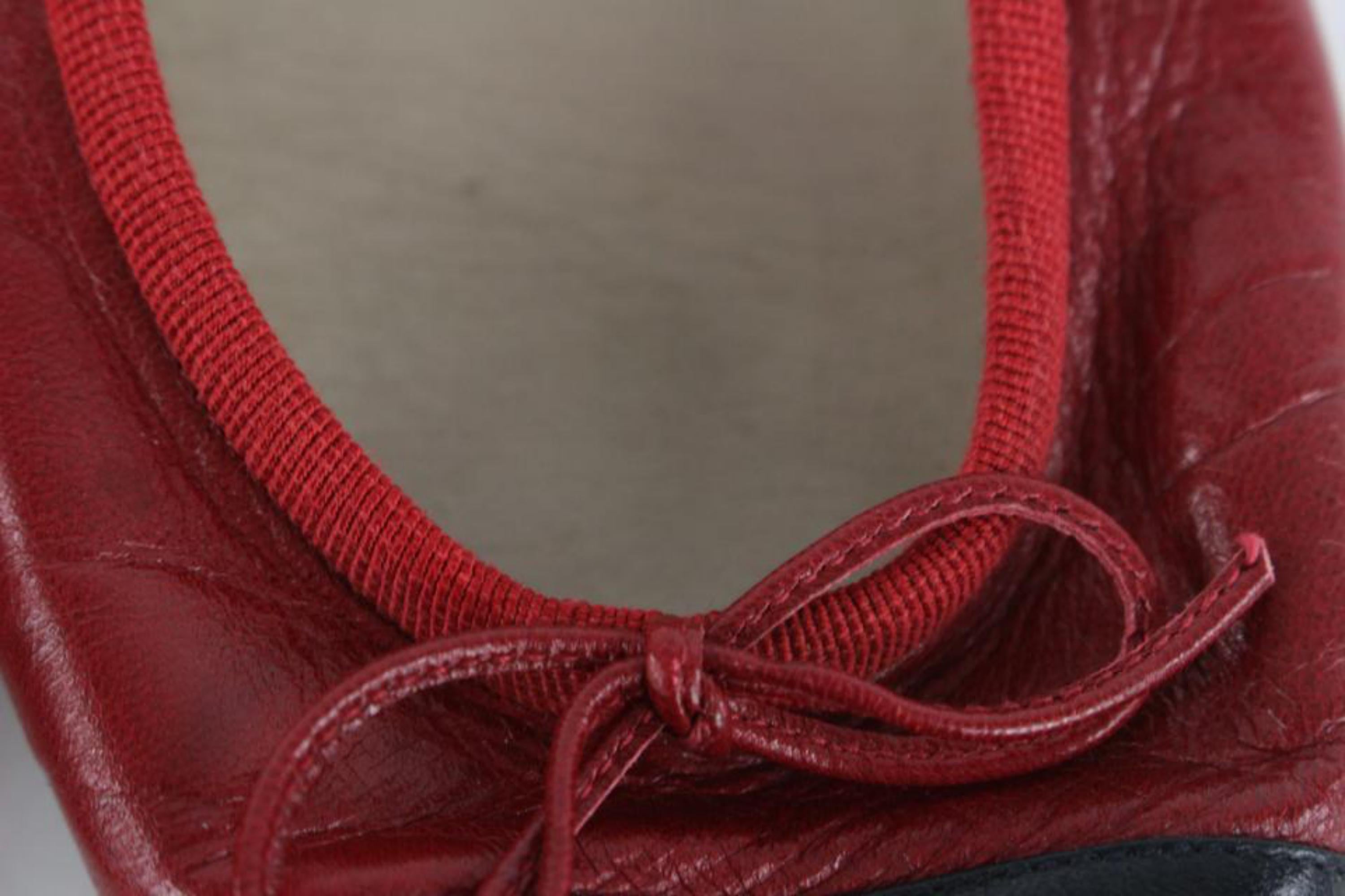 Chanel Size 37 Black x Red Cap Tote Ballerina Flats 2C1207 In Good Condition In Dix hills, NY