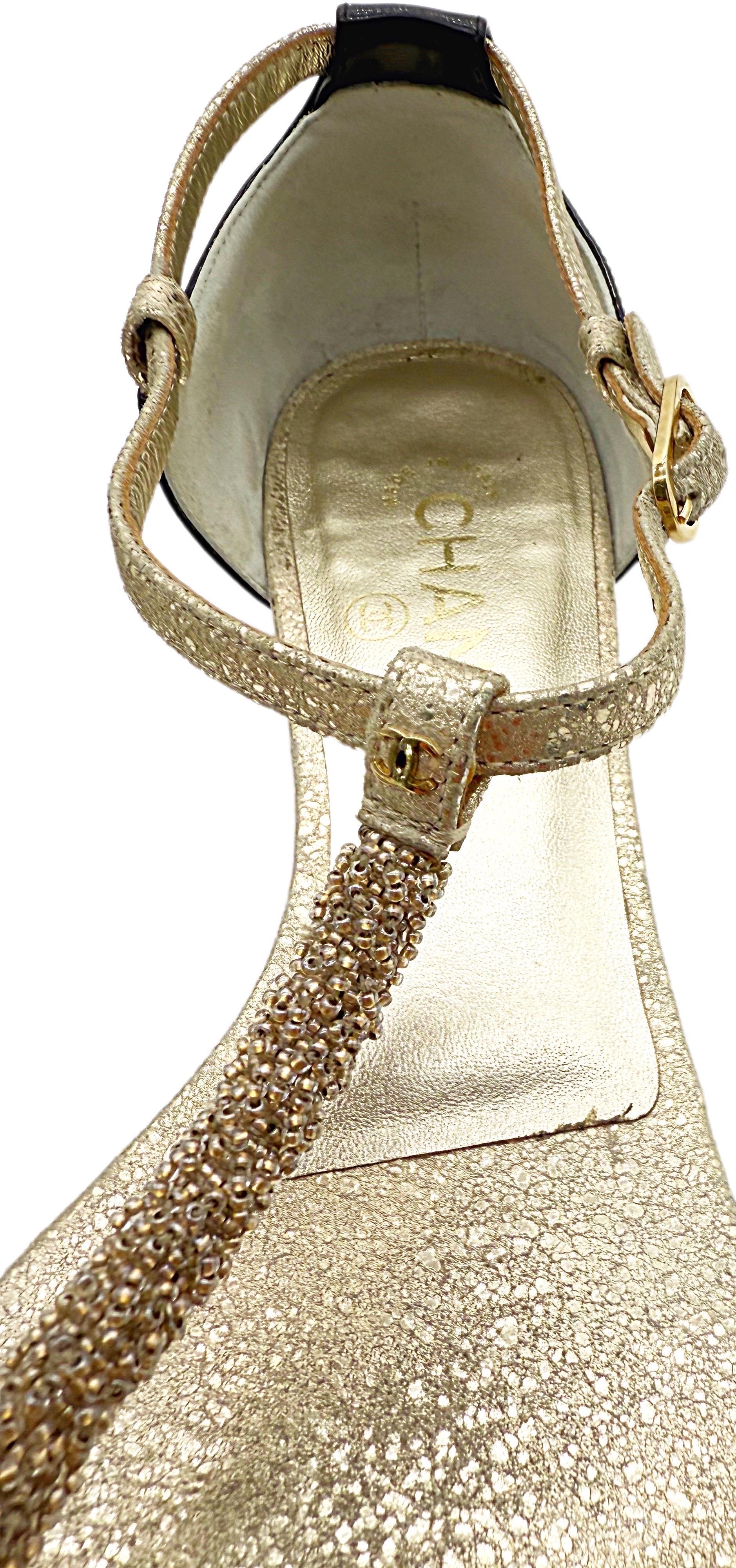 Beige Chanel Size 39.5 C Gold + Black Beaded Leather Logo CC Thong Sandals For Sale