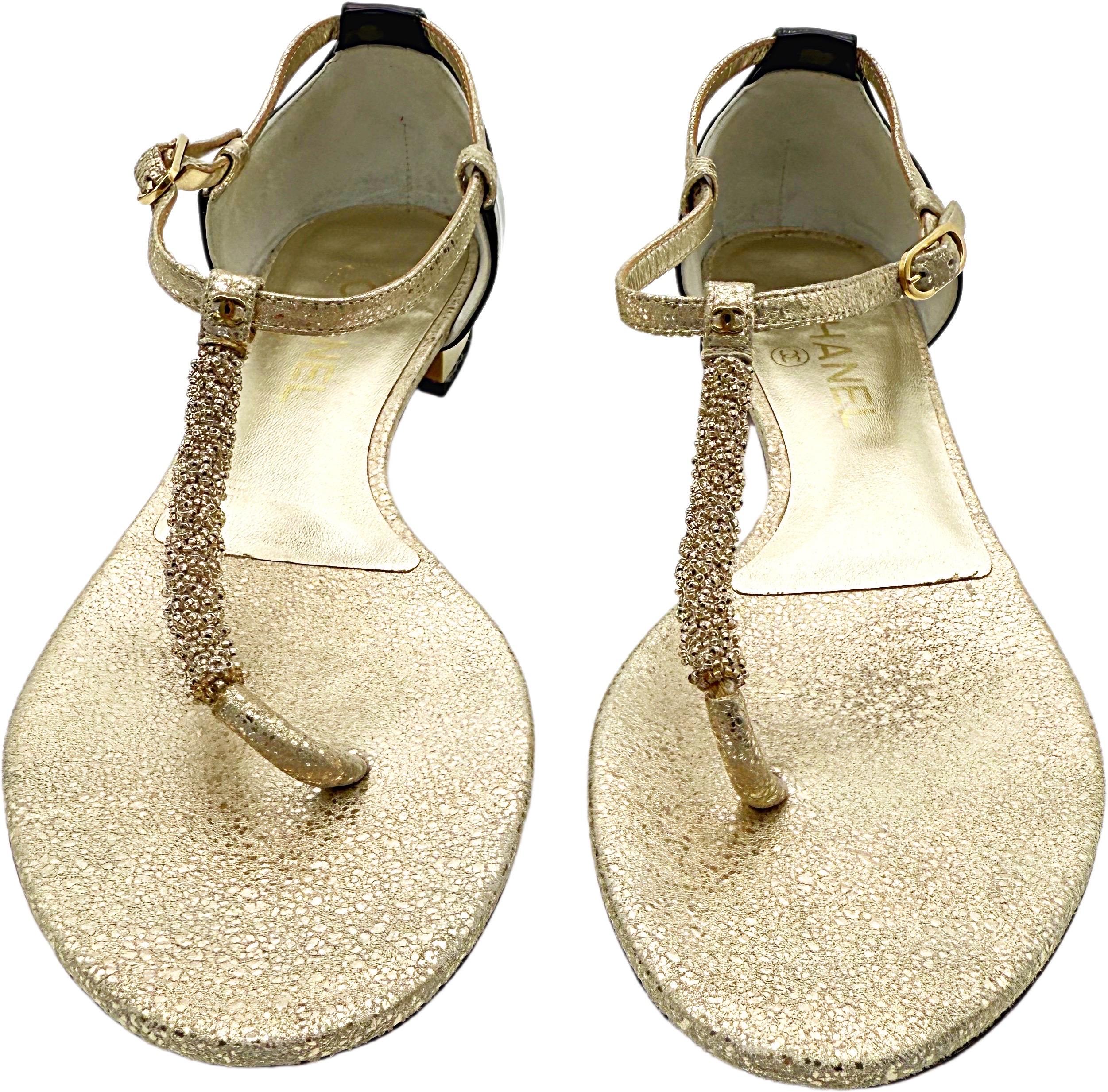 Women's Chanel Size 39.5 C Gold + Black Beaded Leather Logo CC Thong Sandals For Sale