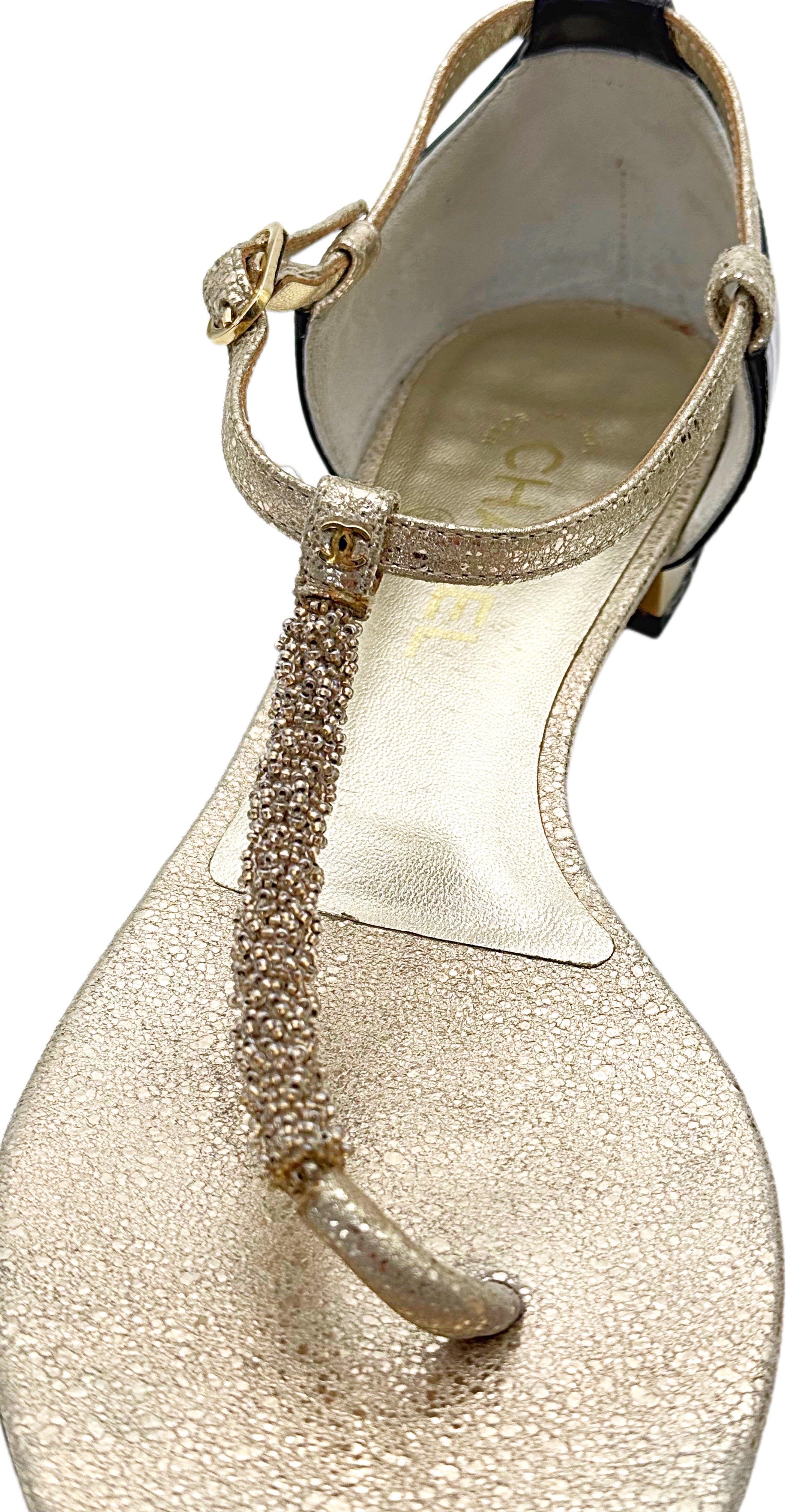 Chanel Size 39.5 C Gold + Black Beaded Leather Logo CC Thong Sandals For Sale 1