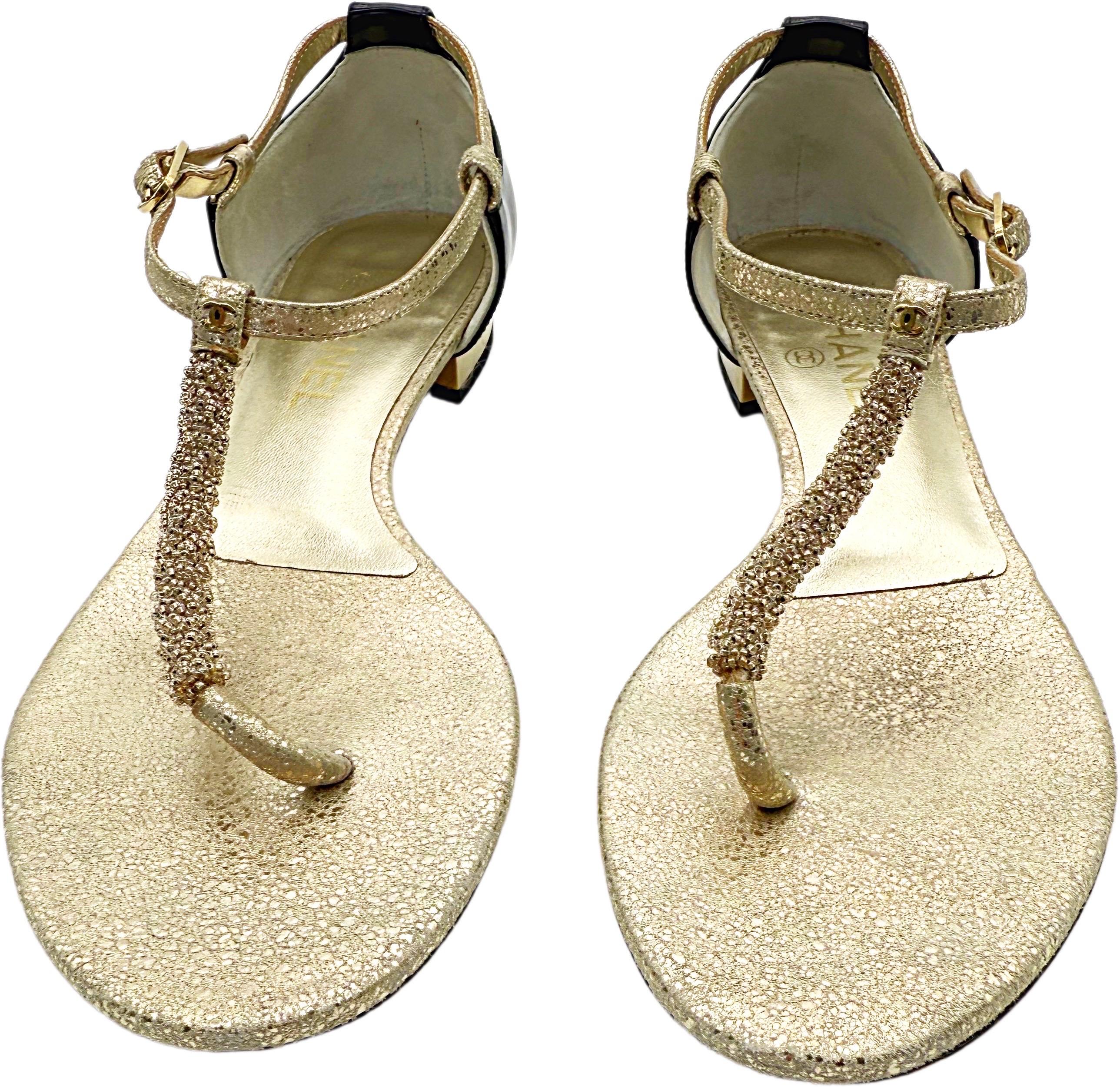 Chanel Size 39.5 C Gold + Black Beaded Leather Logo CC Thong Sandals For Sale 3