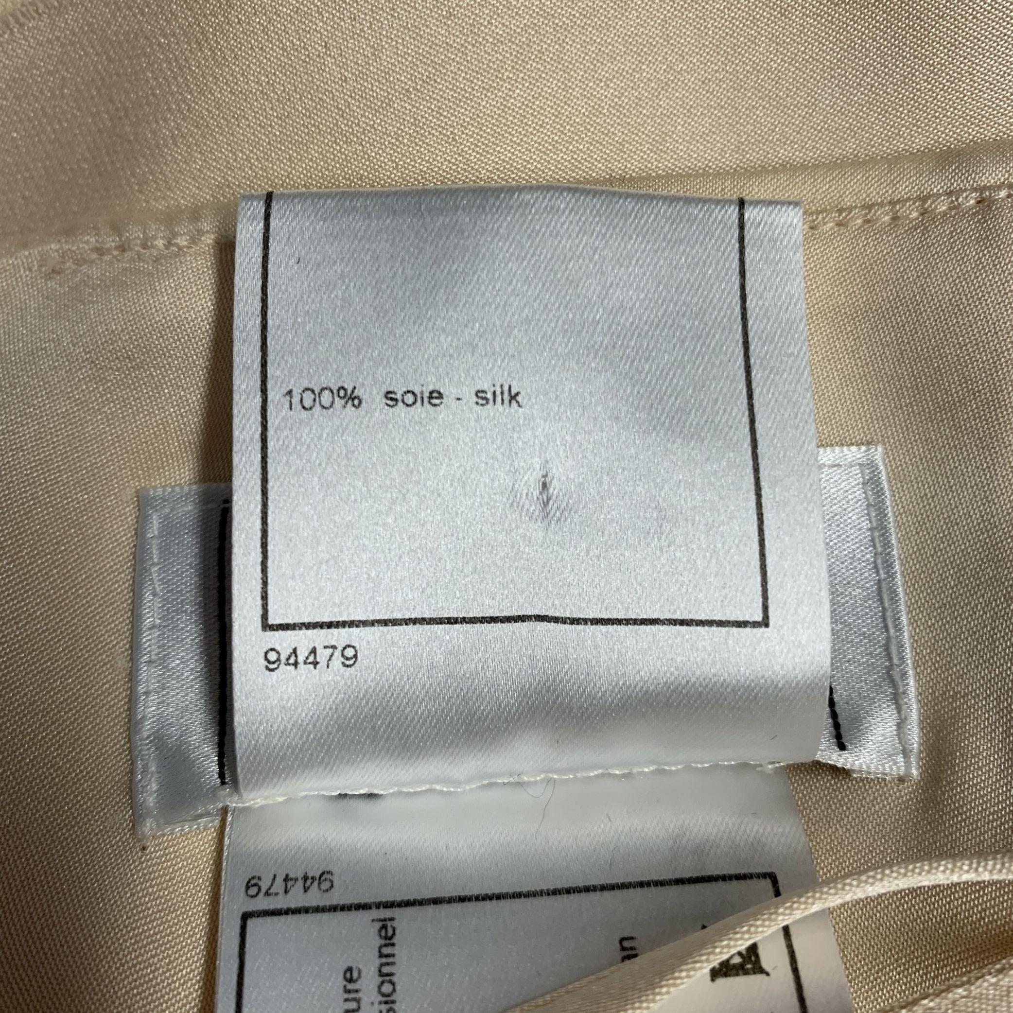 CHANEL Size 4 Beige Silk Layered Below Knee Skirt For Sale 2