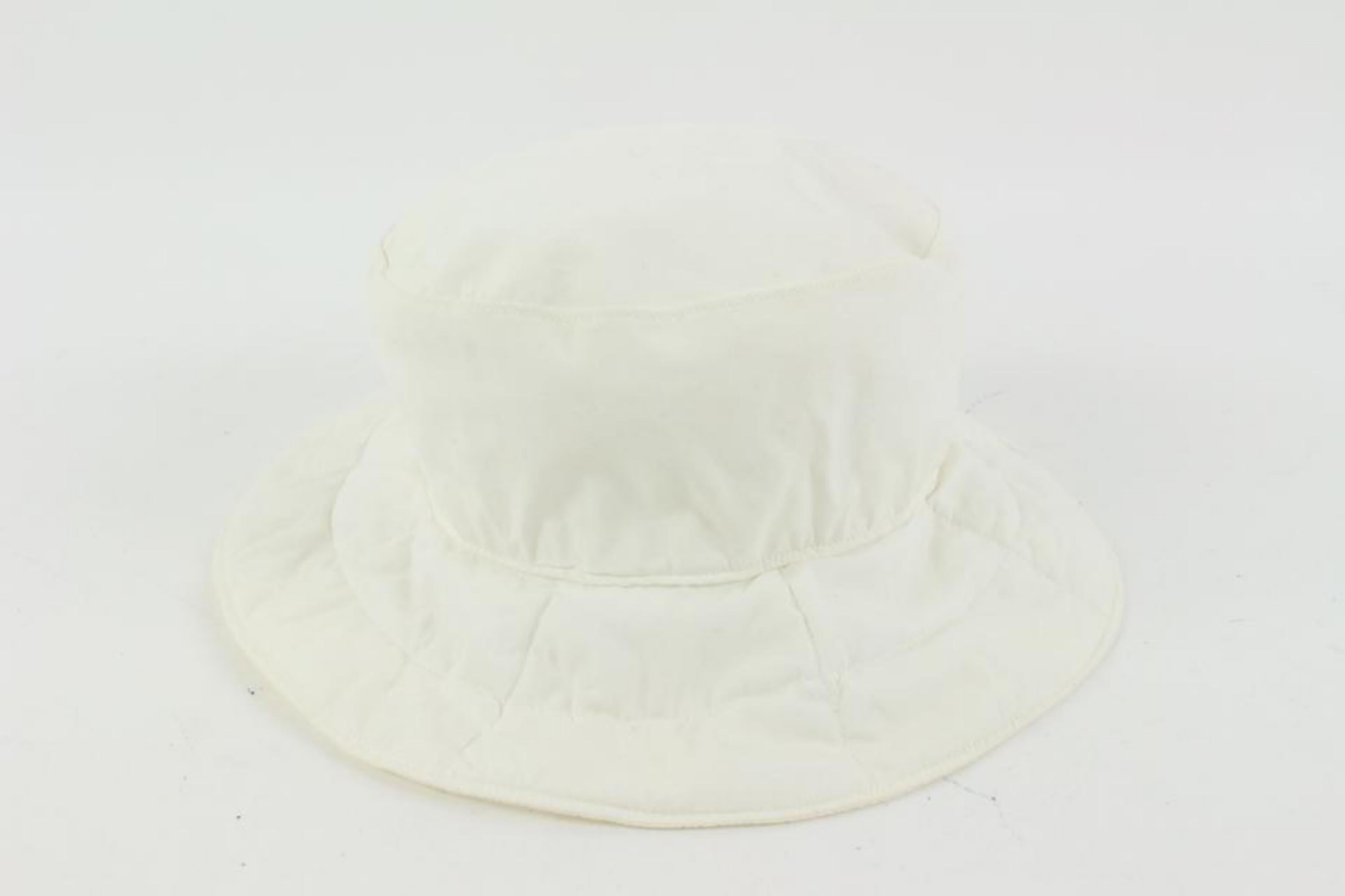 Chanel Size 57 White CC Bucket Hat Fisherman 29cz420s In Excellent Condition For Sale In Dix hills, NY