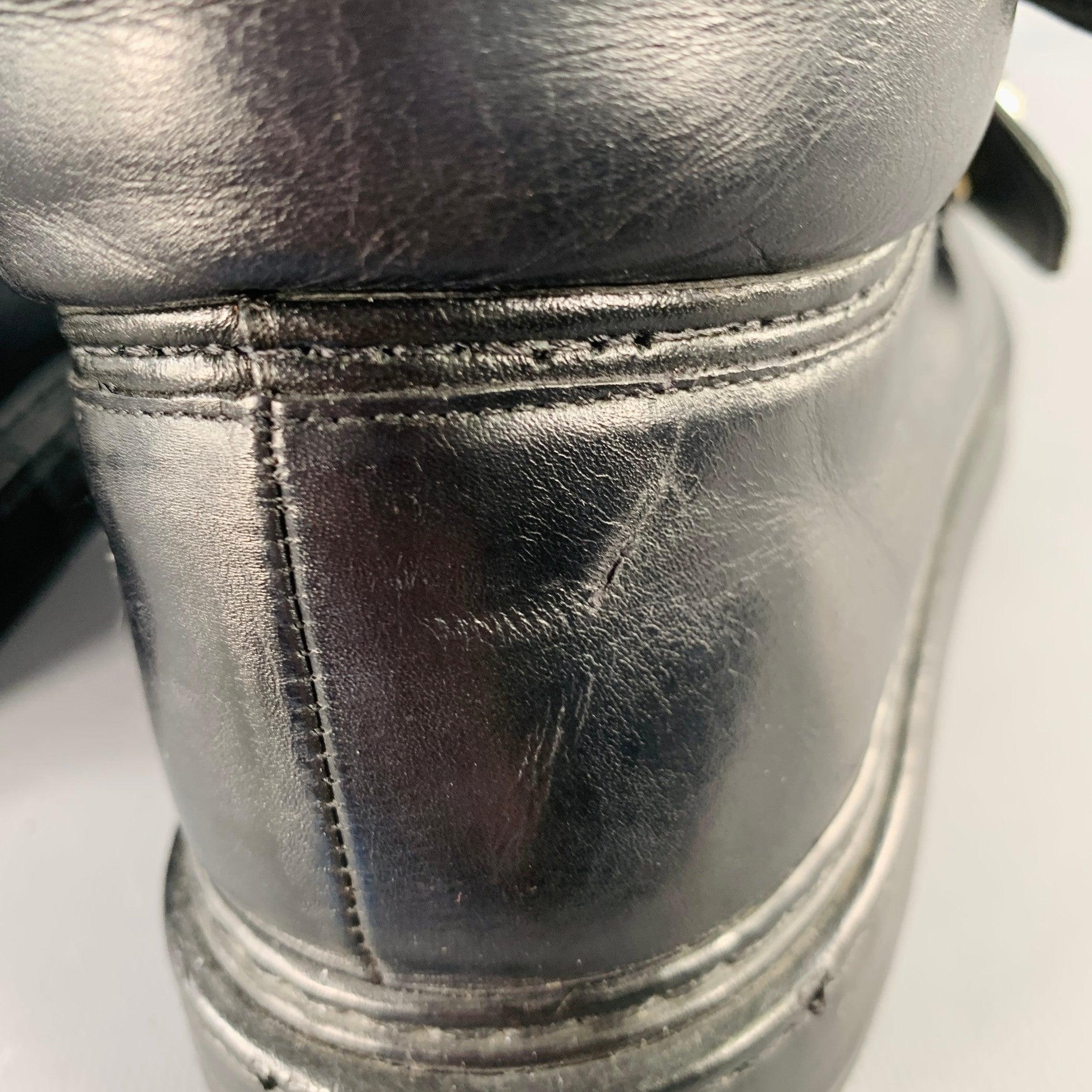 CHANEL Größe 7 Schwarz Leder Kamelien Faux Perlen Applique High Top Sneakers im Angebot 7