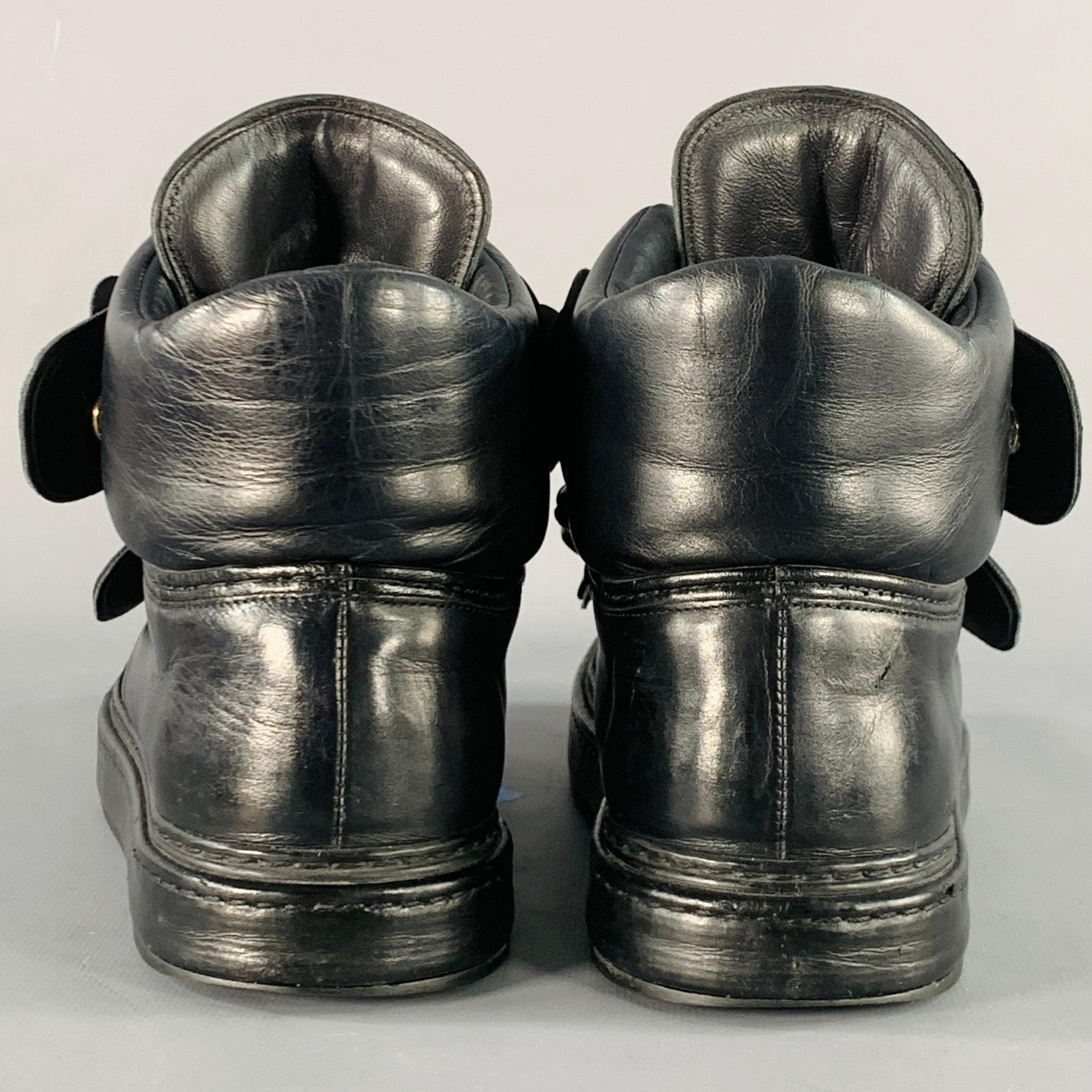 CHANEL Größe 7 Schwarz Leder Kamelien Faux Perlen Applique High Top Sneakers im Zustand „Gut“ im Angebot in San Francisco, CA